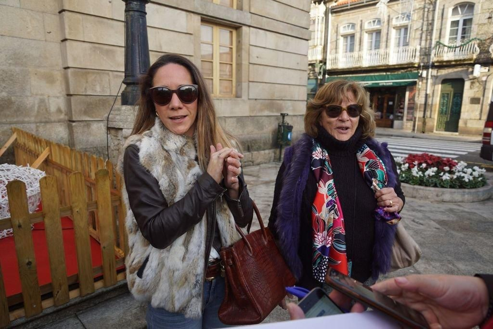 Rosa Fernández-Cervera y Rosa Neira, hermana y madre de Déborah