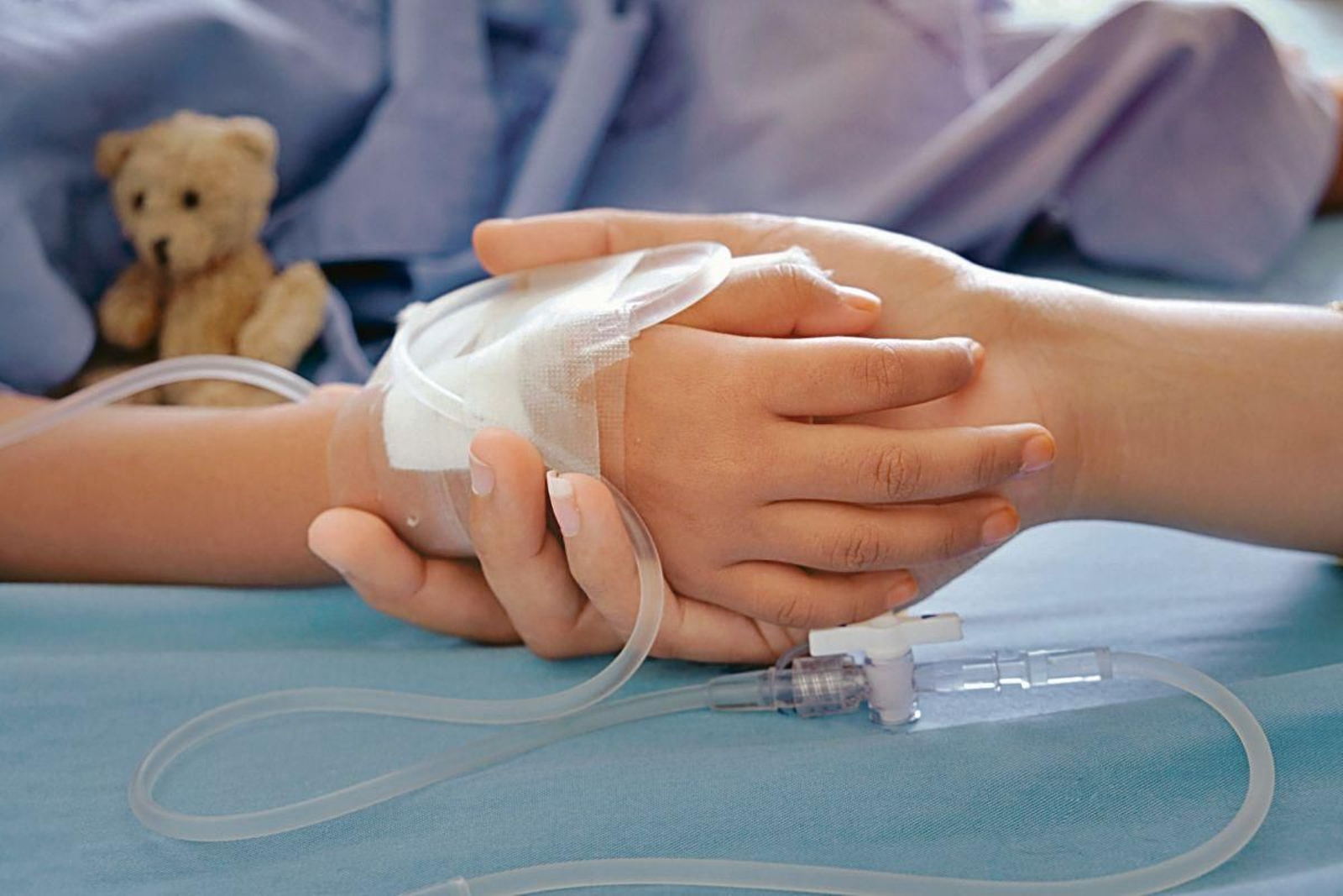 Un paciente en una sesión de quimioterapia.