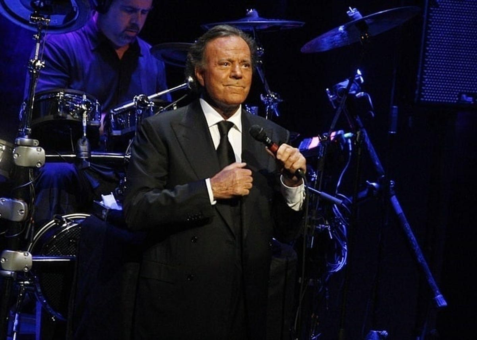 Julio Iglesias en uno de los conciertos de su gira internacional.