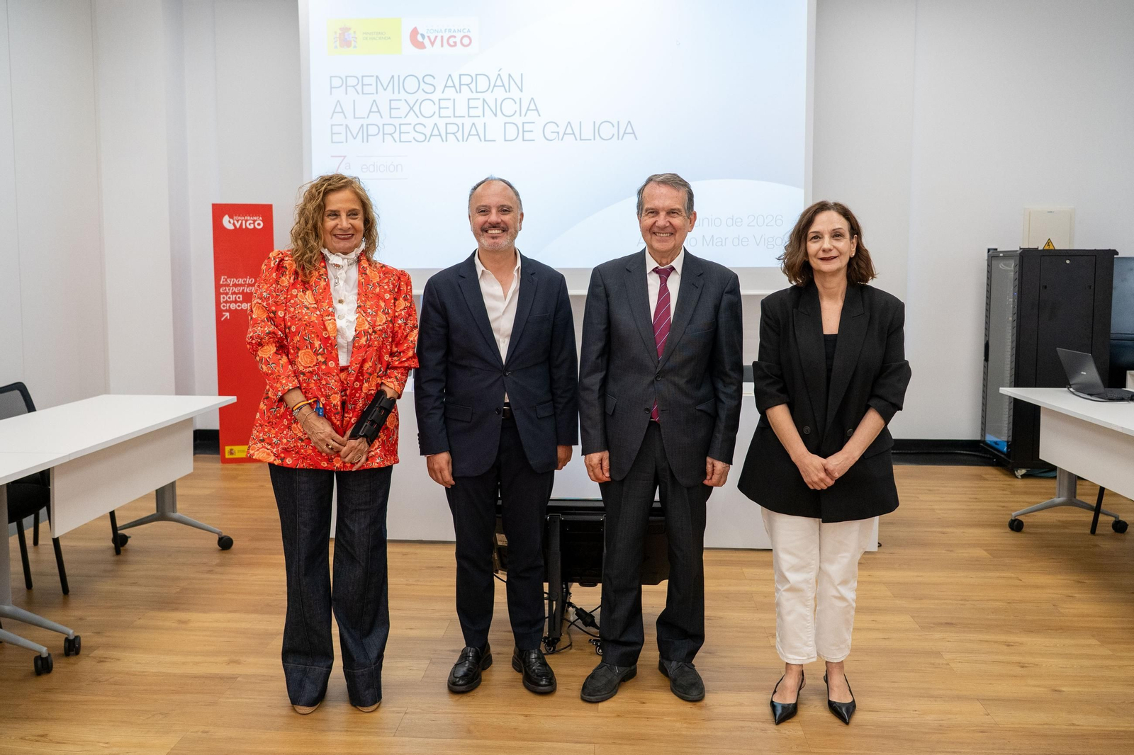 Carmela Silva, David Regades, Abel Caballero y Susana Lama, ayer en Zona Franca.