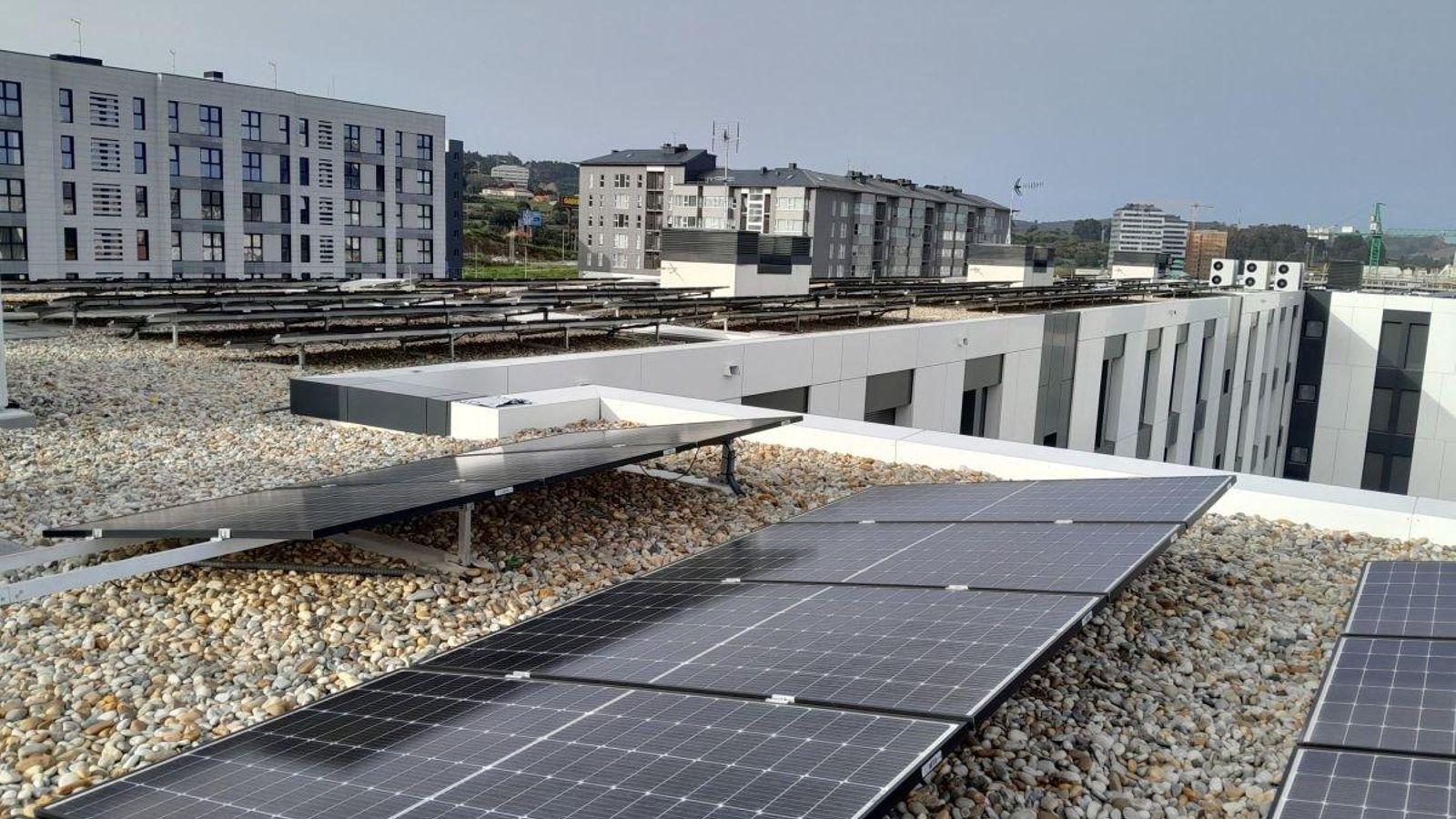 La instalación de paneles solares en edificios nuevos ya es obligado.