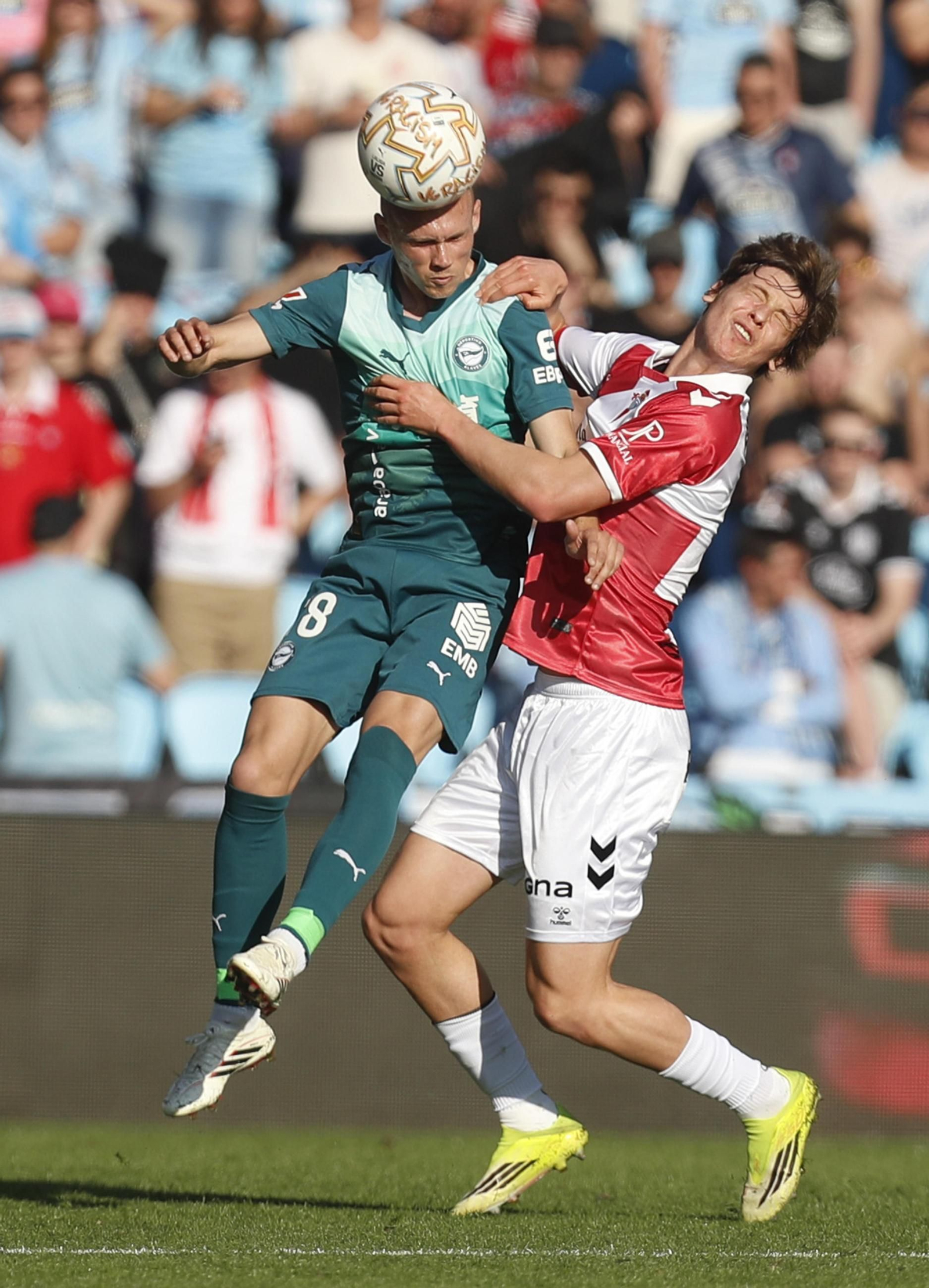 Galería | El Celta y el Alavés se miden en Balaídos
