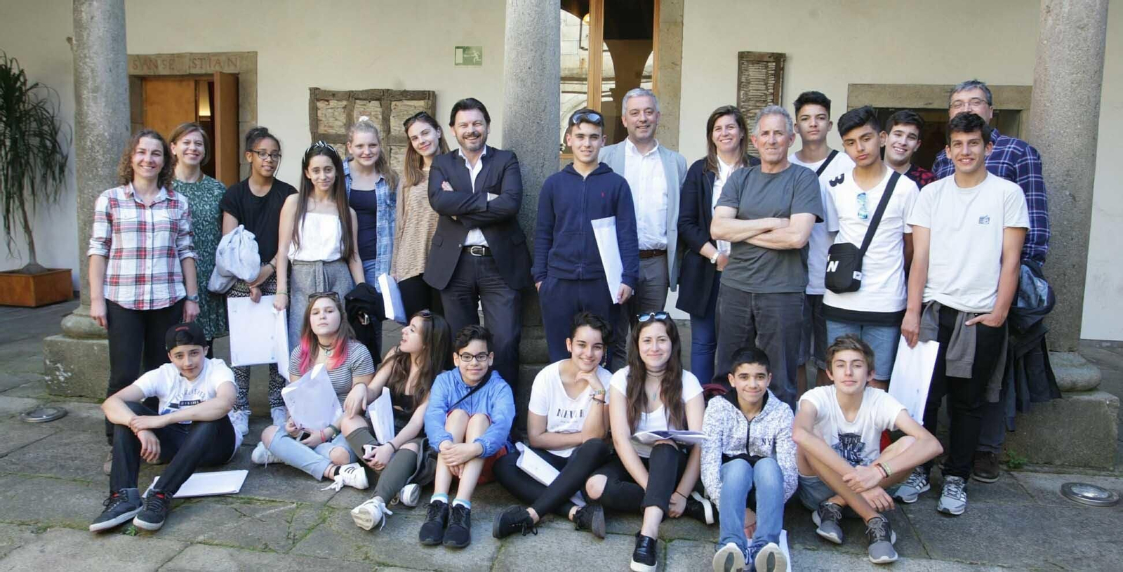 Imagen del encuentro en Santiago deCompostela con los chicos y chicas estudiantes de gallego en el Cañada Blanch de Londres