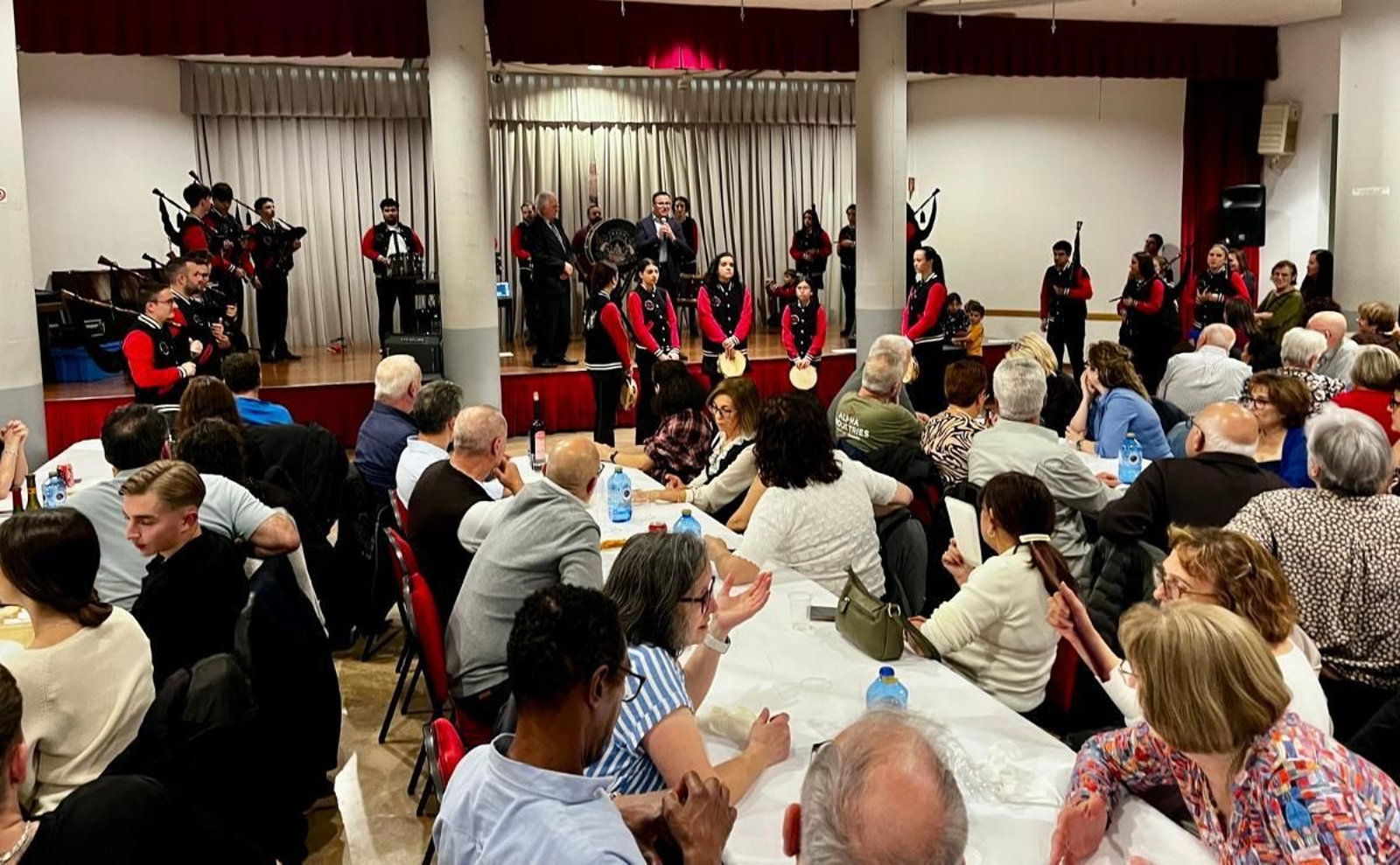 En la imagen celebración de una actividad de la Asociación As Xeitosiñas de Suiza