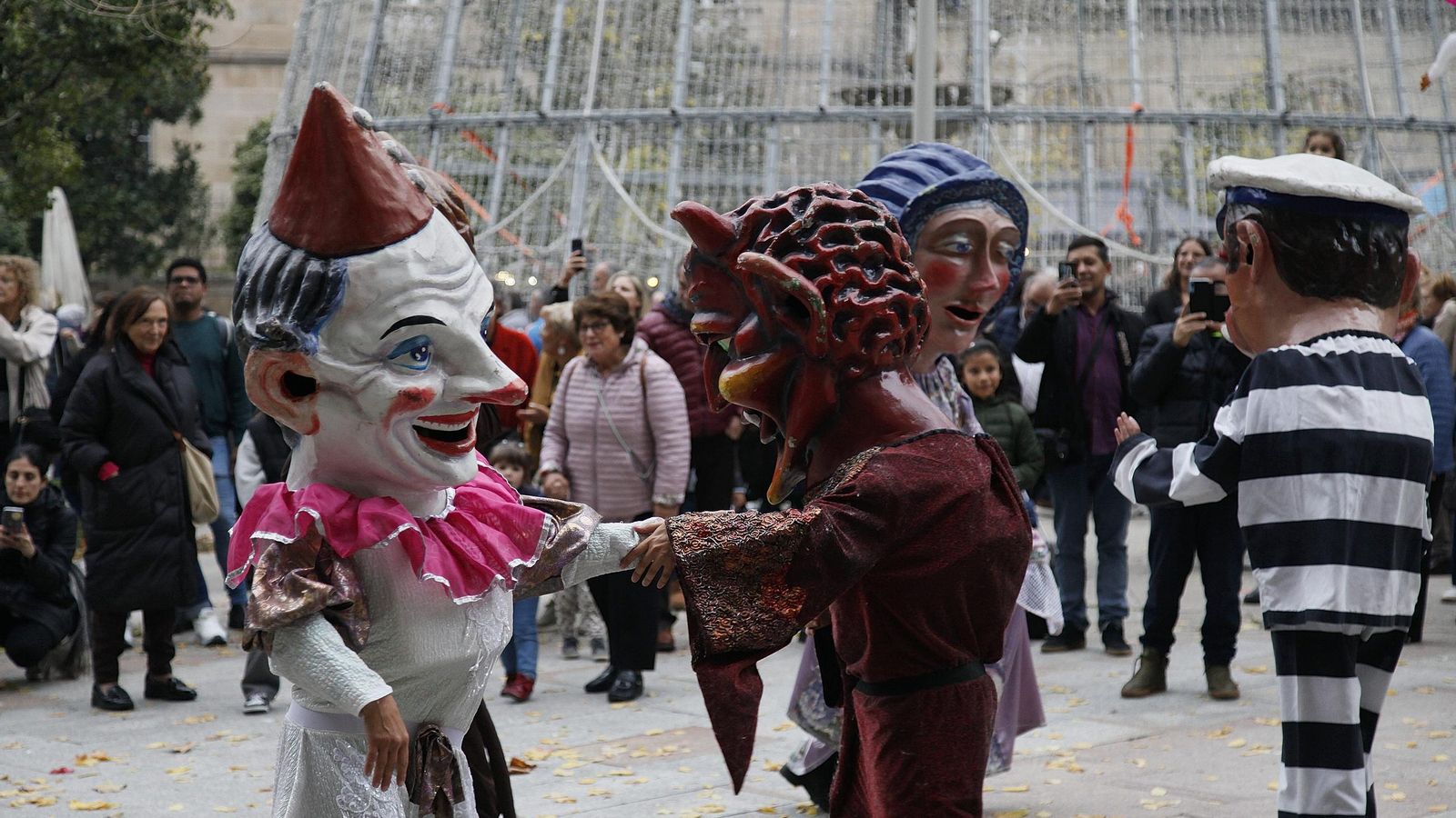 Galería | Cabezudos, castañas y bollo preñado para disfrutar de los magostos en la ciudad