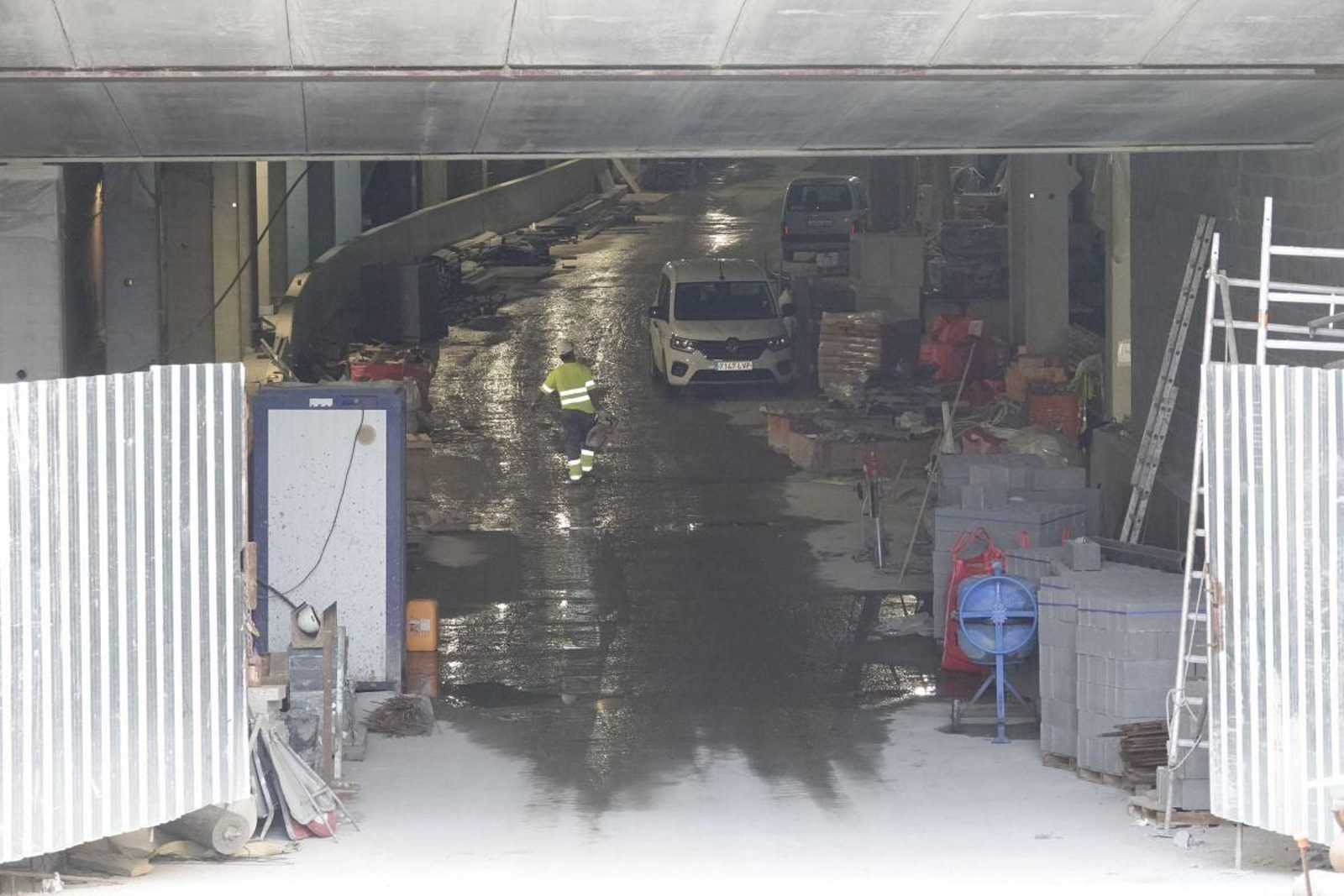El interior del túnel de Porta do Sol en su acceso desde Policarpo Sanz.