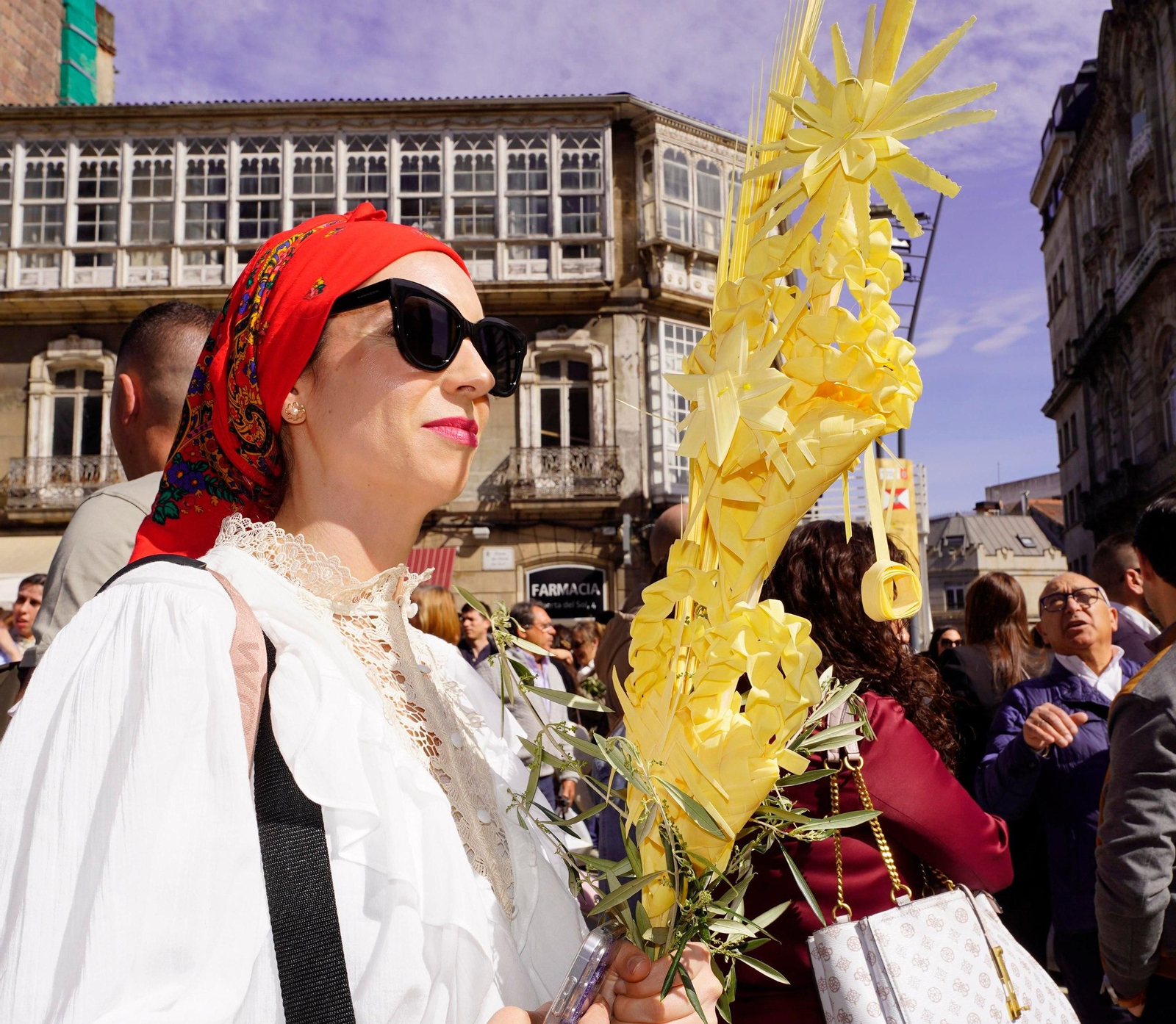 Galería | La Borriquita llena de fe y color las calles de Vigo