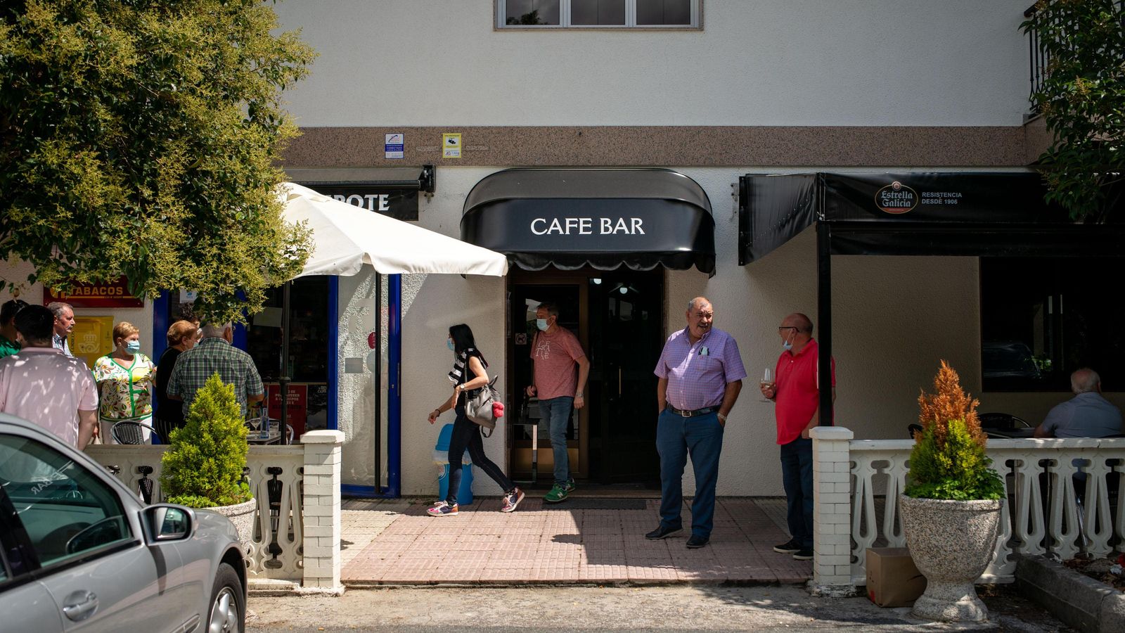 Vecinos y vecinas de Paderne de Allariz. FOTO: ÓSCAR PINAL