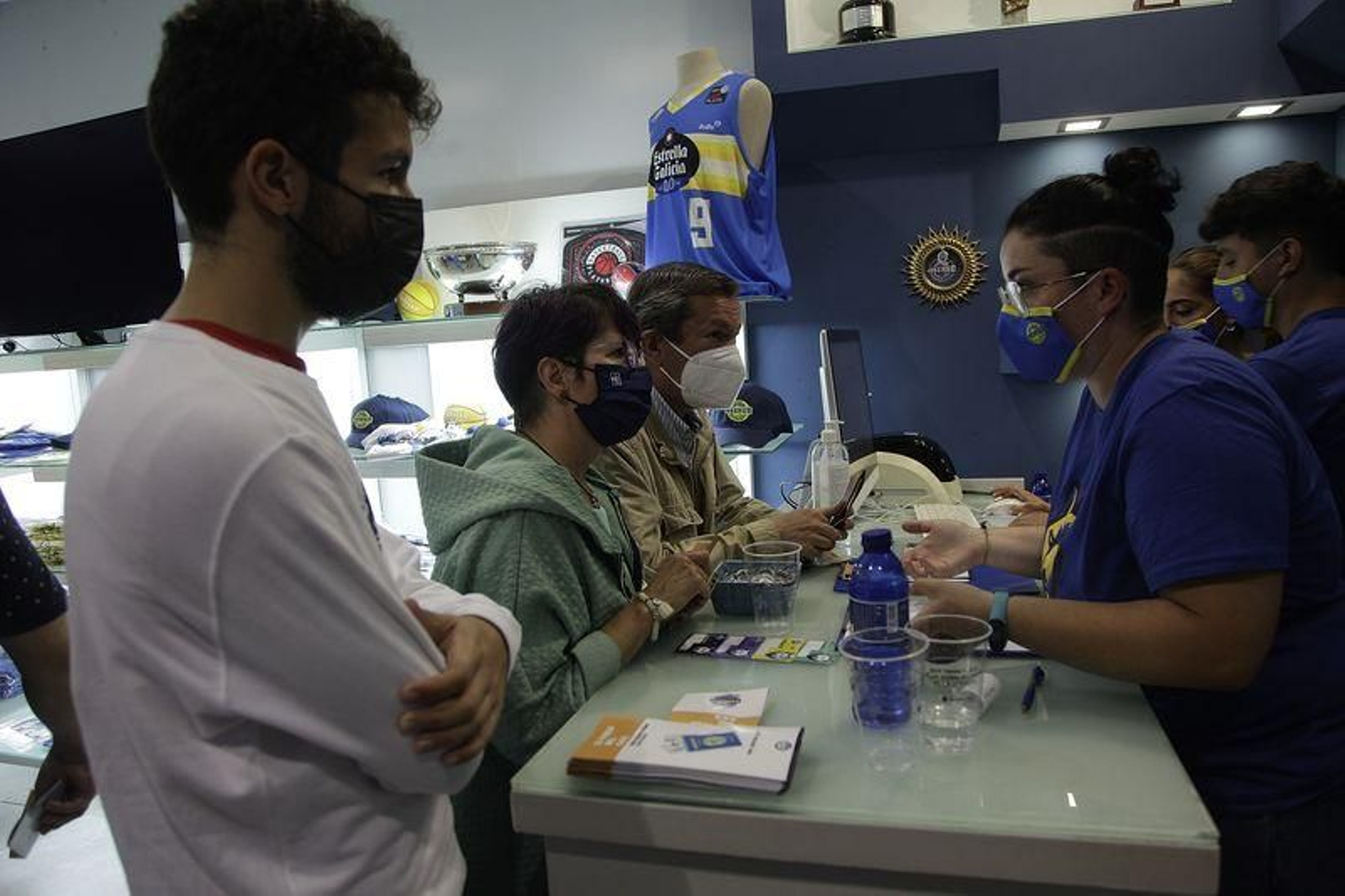 Presentación de la tienda del COB (MIGUEL ÁNGEL)