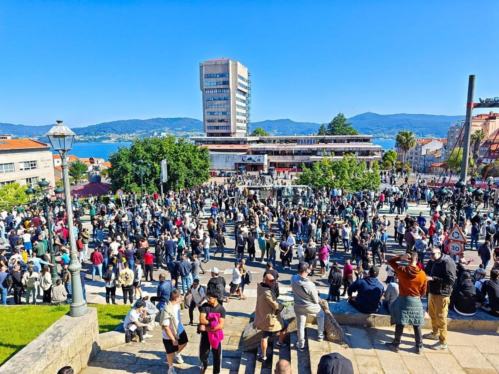 Galería | Masiva movilización del metal en Vigo en el inicio de la huelga
