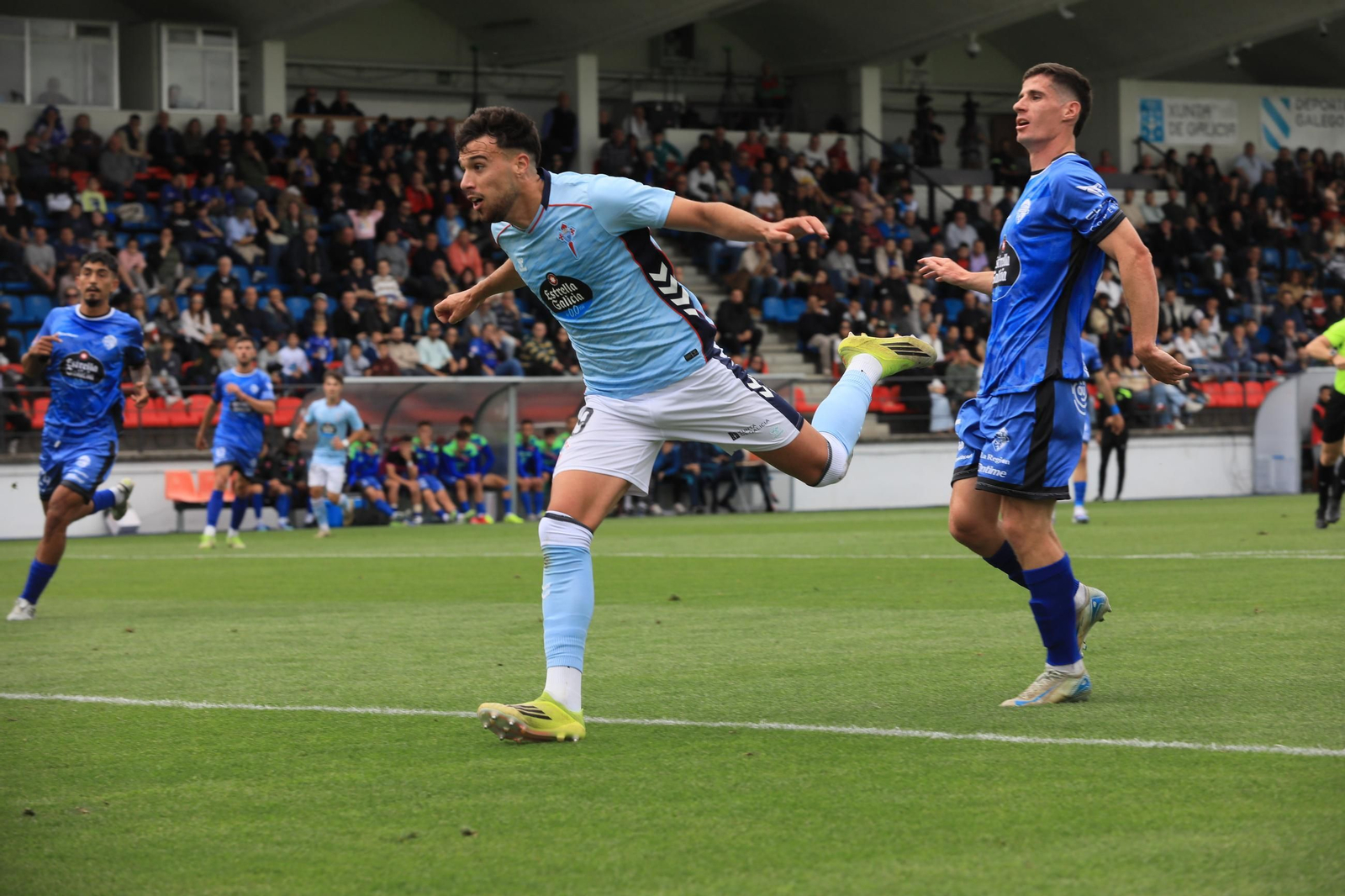 Galería |  Tarde triste en O Couto con el Ourense CF en descenso tras la derrota