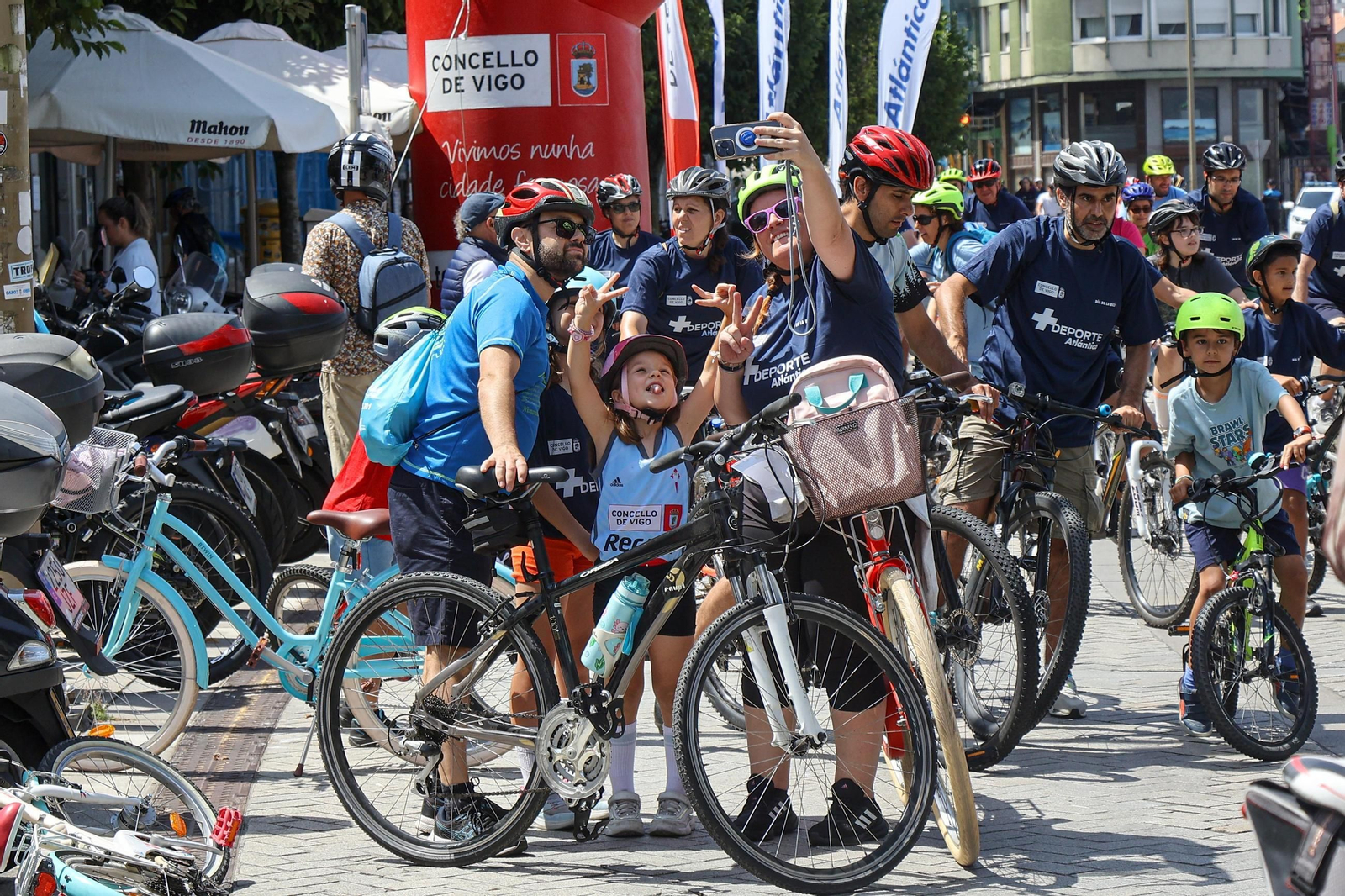 Galería | El ciclismo toma Vigo con la primera edición del Día de la Bici de Atlántico