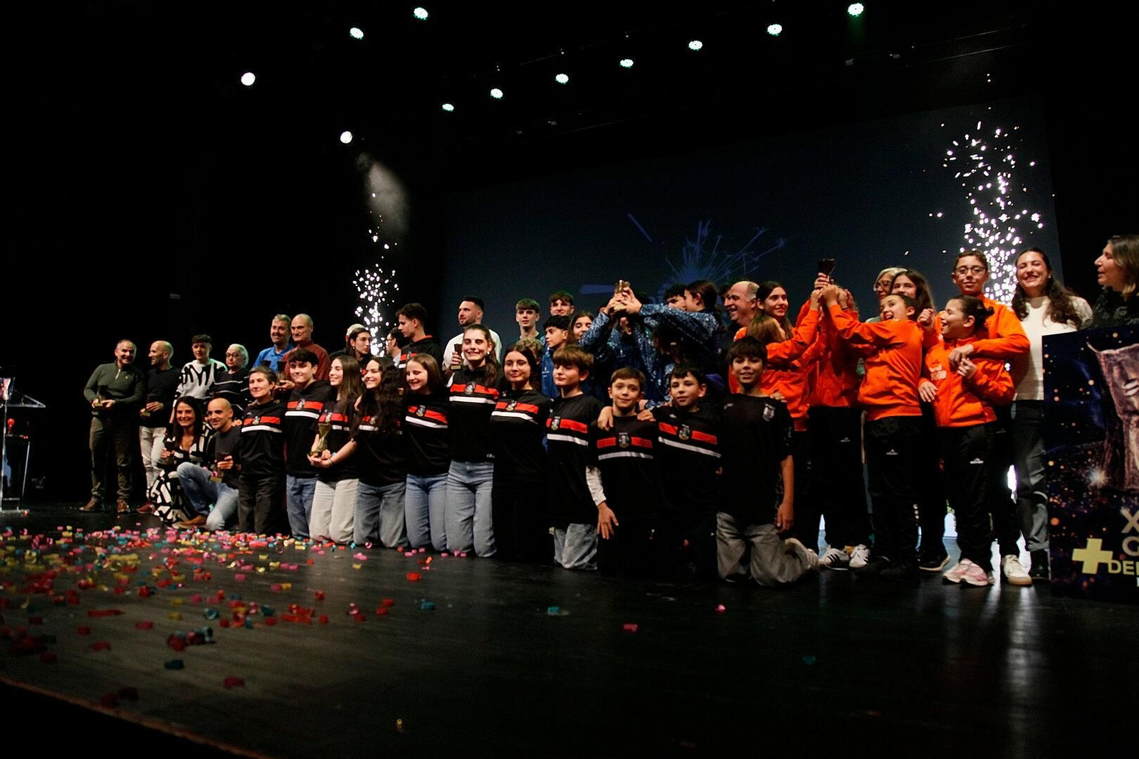 Foto de familia de los premiados en la XXIII Gala +Deporte La Región.