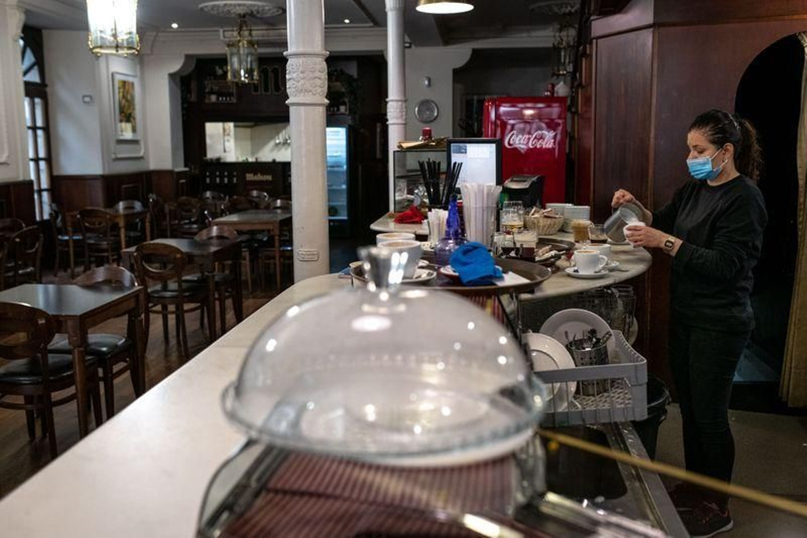 Madeleyne Parra, camarera en La Coruñesa (ÓSCAR PINAL).