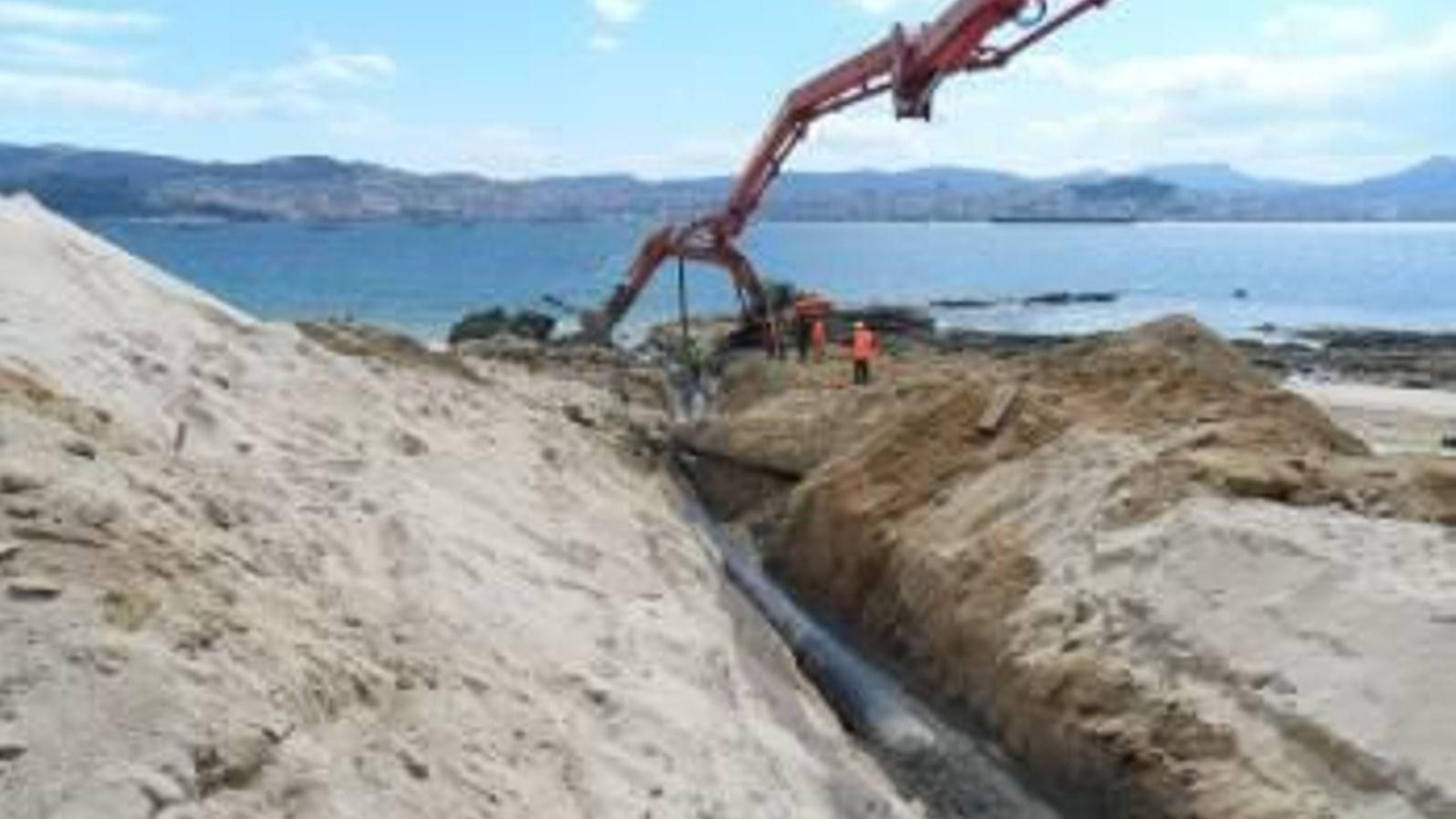 Obras en el emisario submarino que cruza la ría de Vigo hasta O Morrazo.
