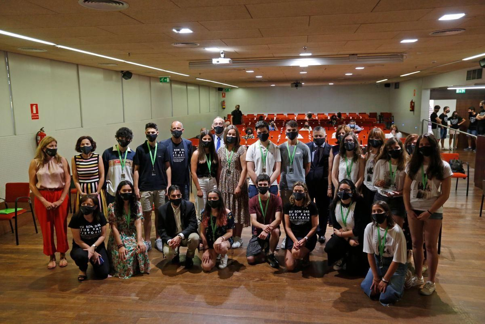 Ourense. 10/07/2020. Entrega de premios de las olimpiadas de Historia en el Campus de Ourense. En la foto los premiados con el rector y diferentes autoridades.
Foto: Xesús Fariñas