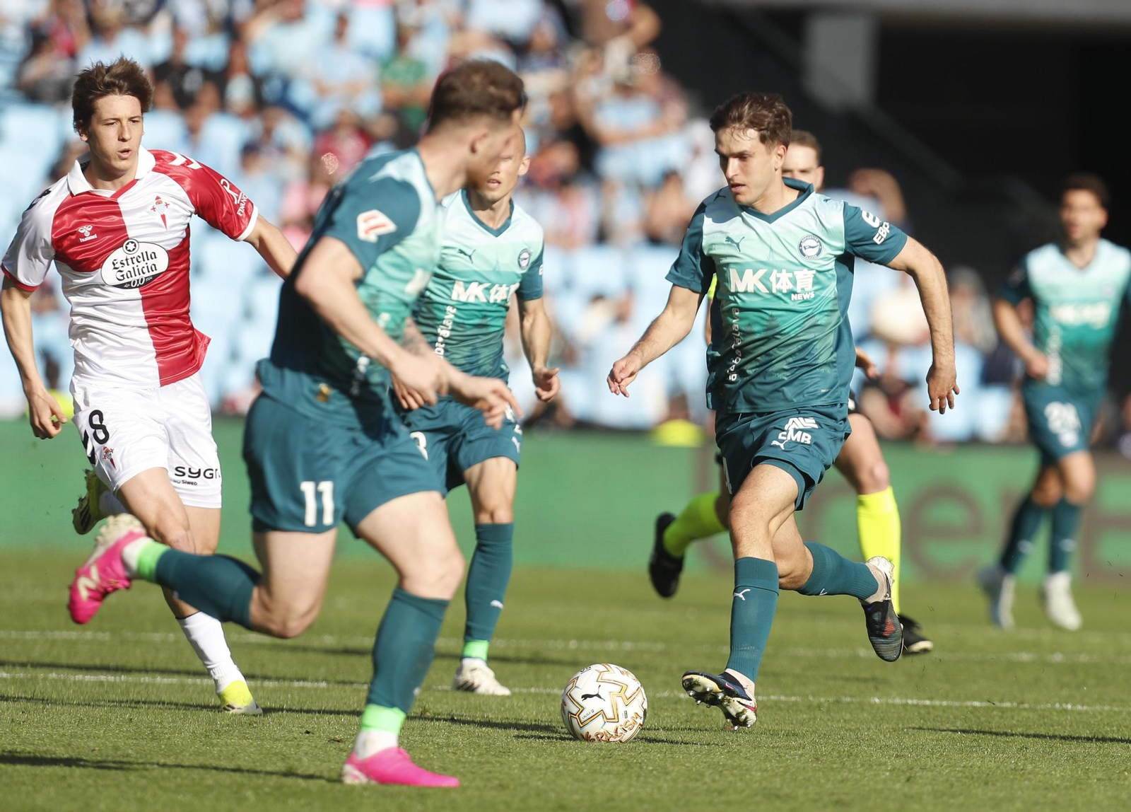 Galería | El Celta y el Alavés se miden en Balaídos