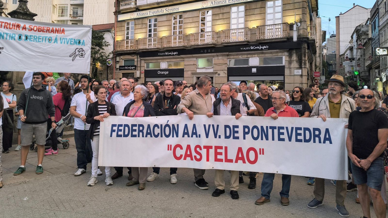 La federación de las asociaciones vecinales de Pontevedra participaron en la protesta.