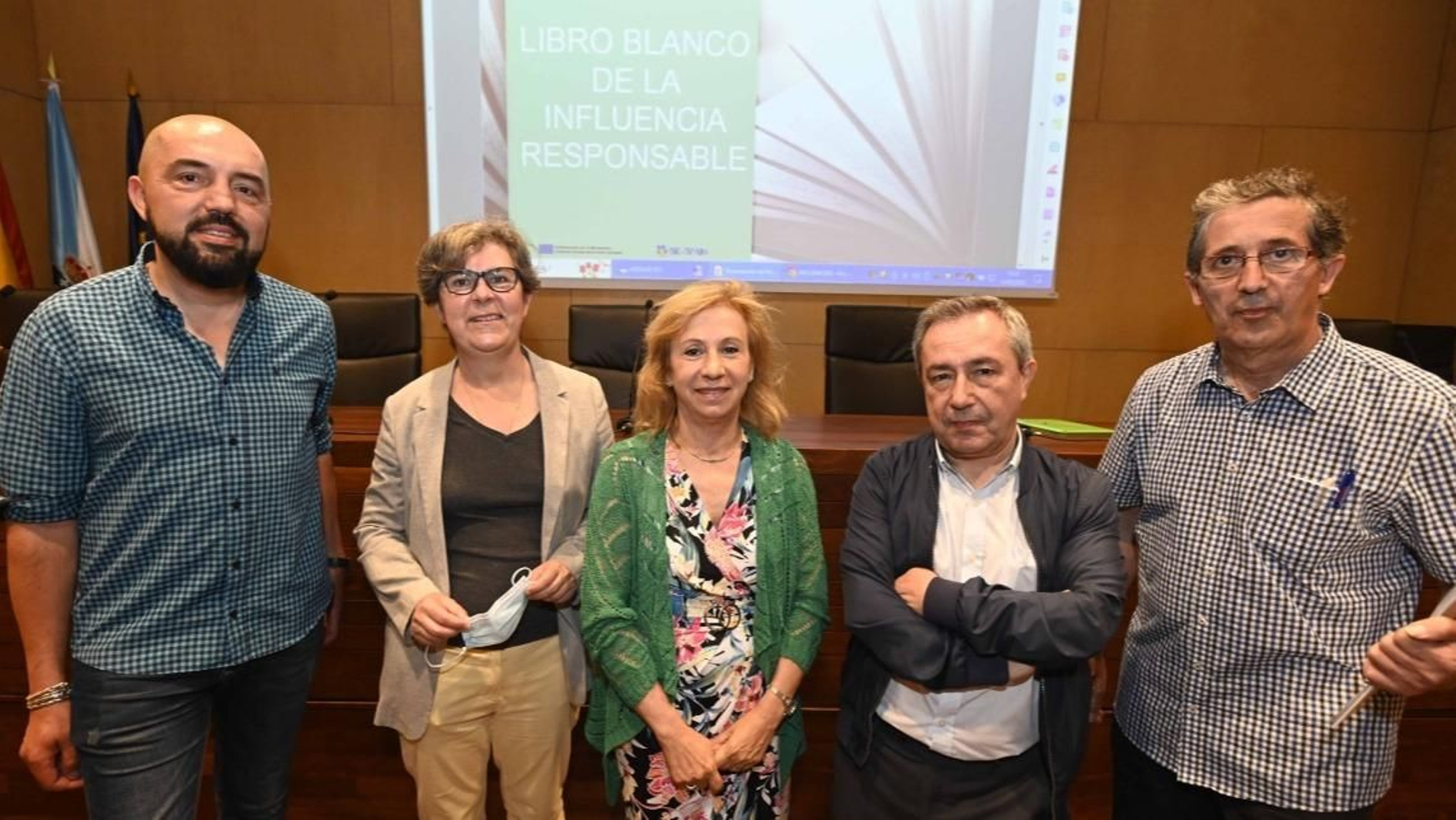 De izquierda a derecha, Alberto Ribas (creador de contenidos), Montse Doval (experta en redes sociales), María Méndez (presidenta de la APG) y José Ángel Otero (presidente de iCmedia Galicia).