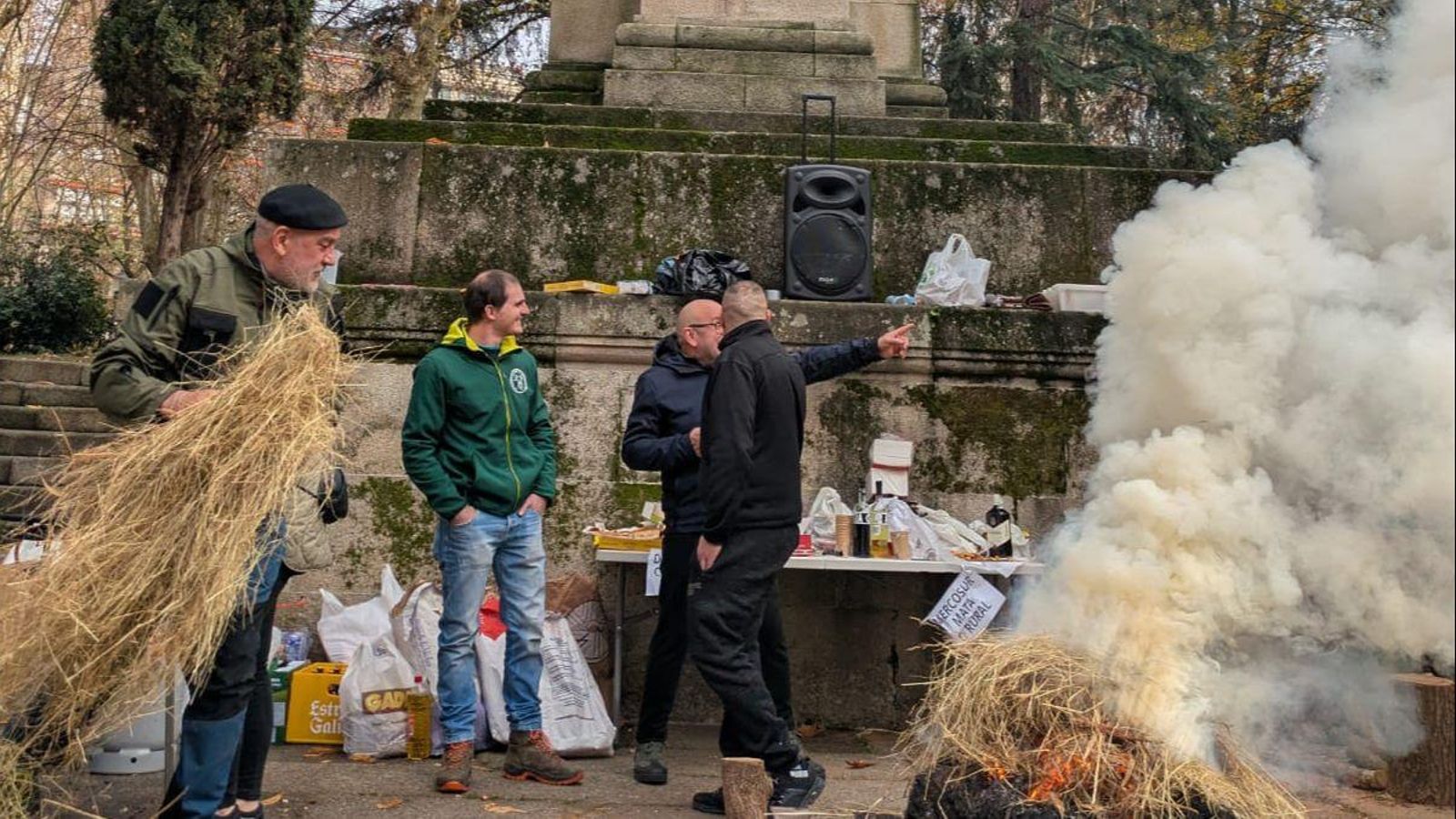 La salida de la carrera coincidió con las movilizaciones de ganaderos y agricultores