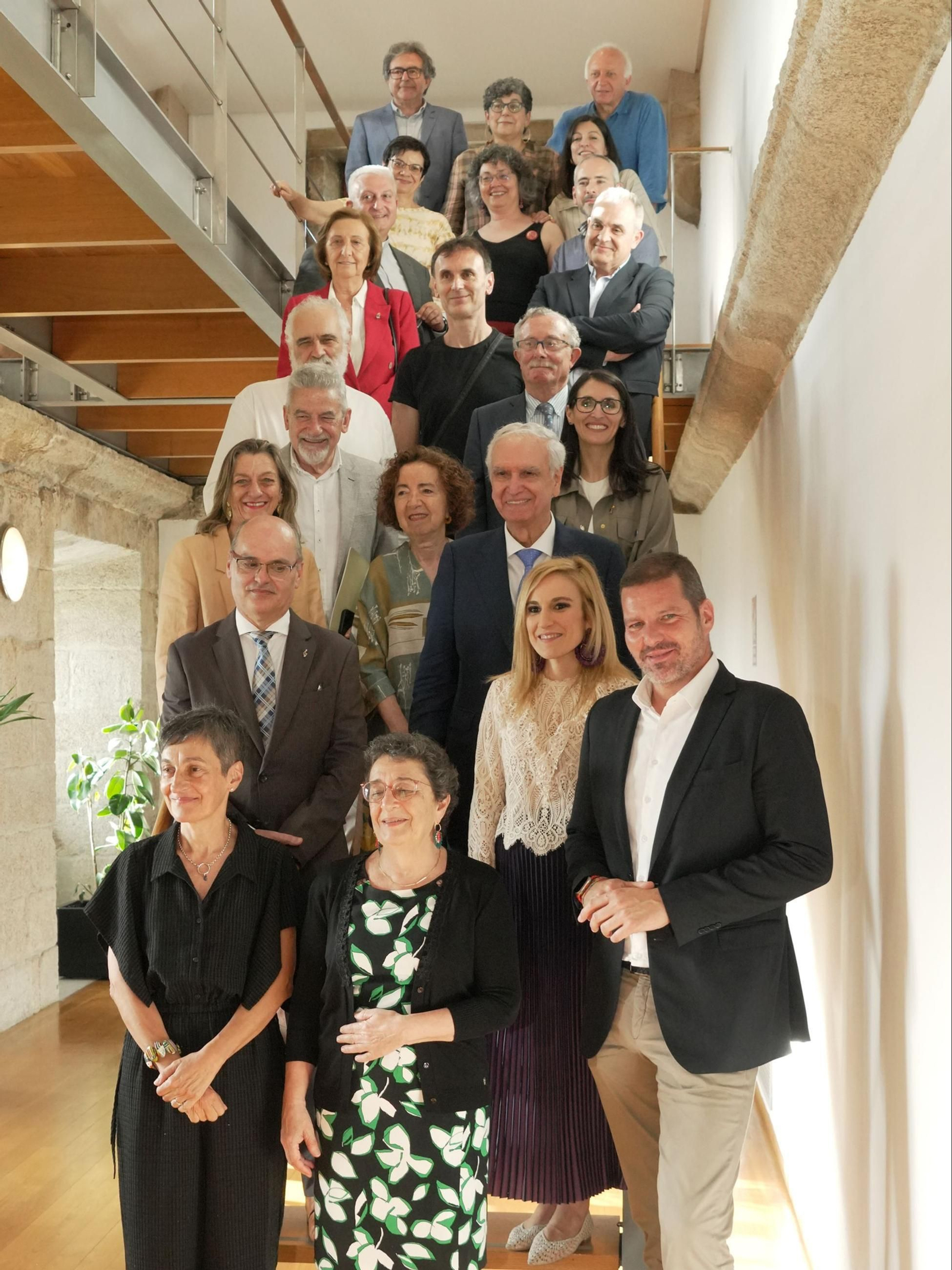 O pleno do Consello da Cultura Galega co conselleiro López Campos, entre Dolores Vilavedra e Rosario Álvarez, a presidenta saínte.
