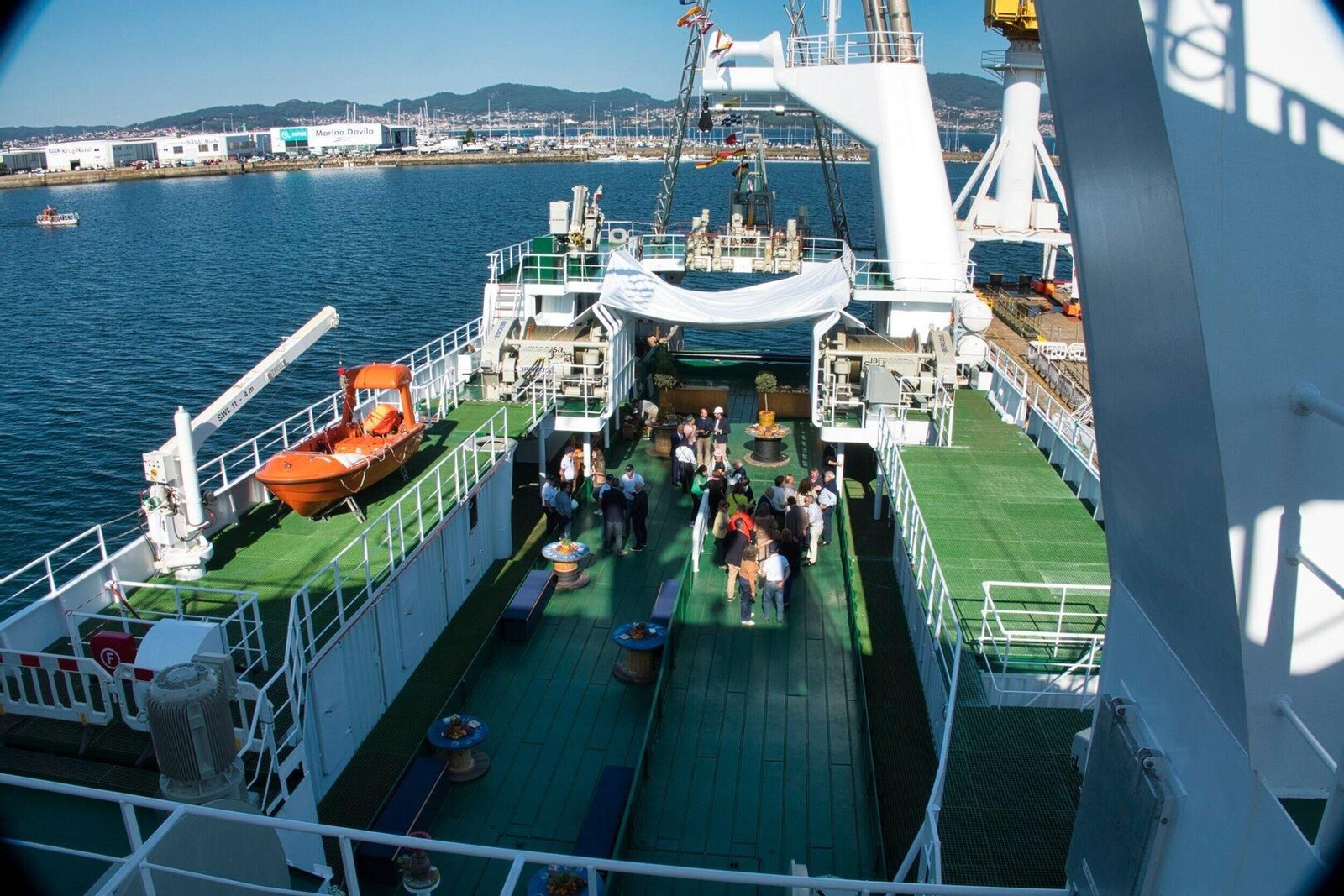 Visita al buque Hadassa Bay en astilleros Ría de Vigo.