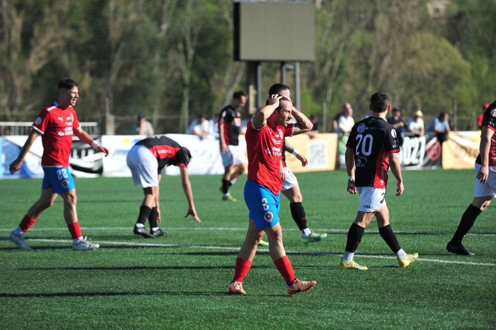 El rojillo Varo salvó un empate con su gol en el último minuto.