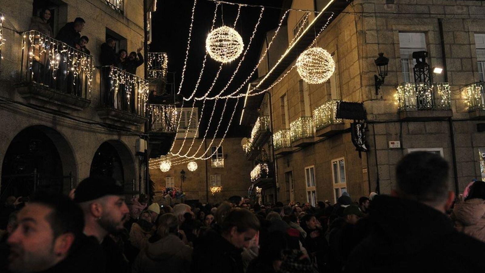Visitantes en el Casco Histórico de la villa. | Foto: José Paz