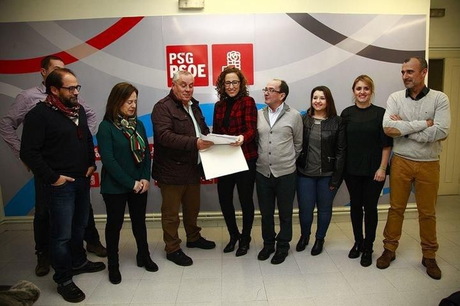 OURENSE. 30/11/2017 PSOE, Noela Blanco hace entrega de los avales de su candidatura. Foto: Miguel Angel