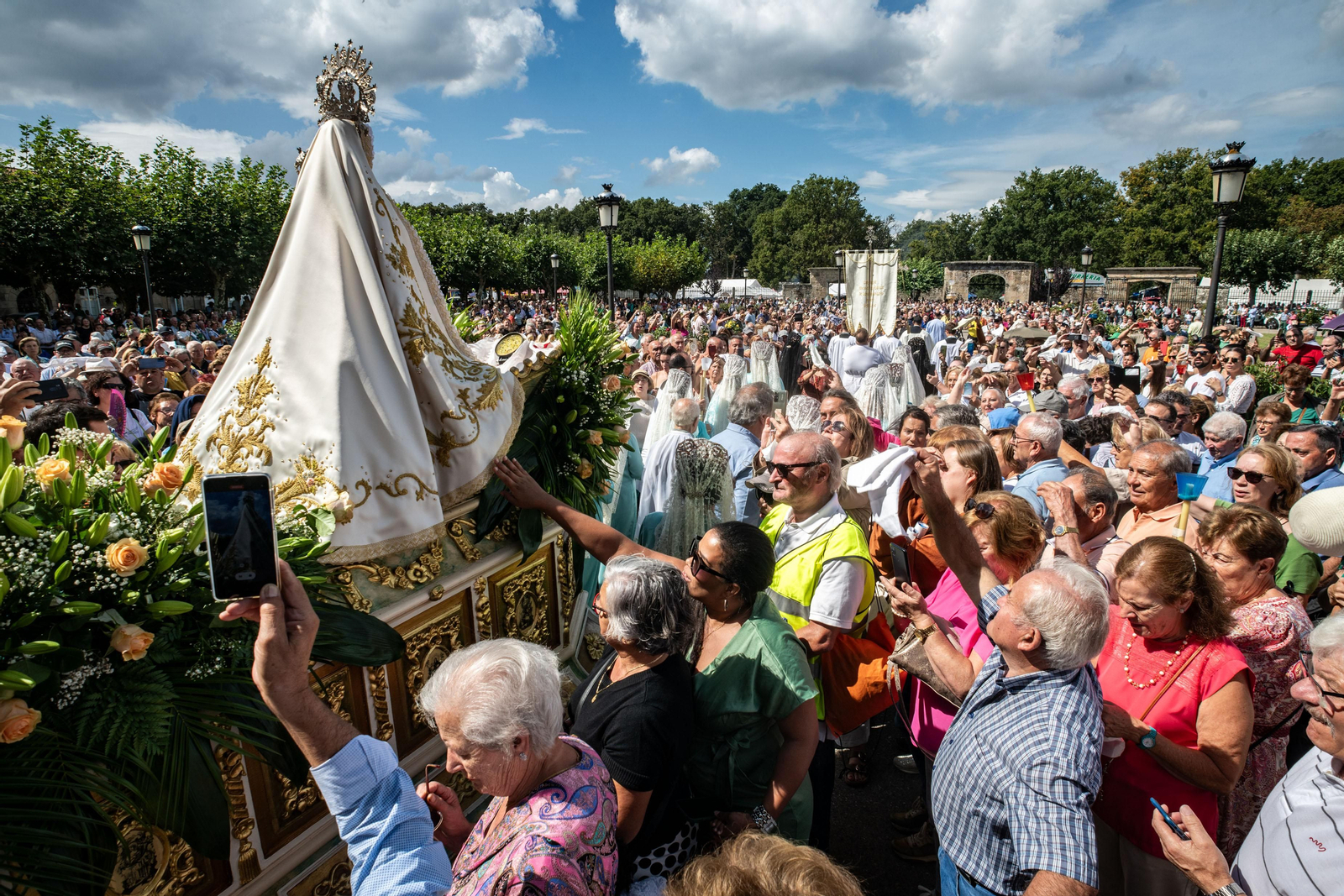 Misa grande dos Milagros con procesión da Virxe. FOTO: ÓSCAR PINAL