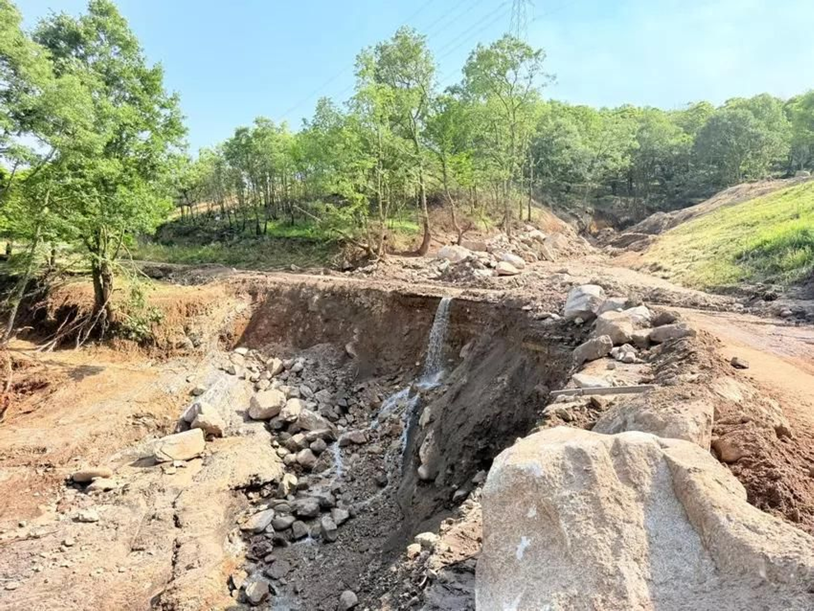 Galería | Enormes destrozos en A Bouza y Pradocabalos por las lluvias torrenciales