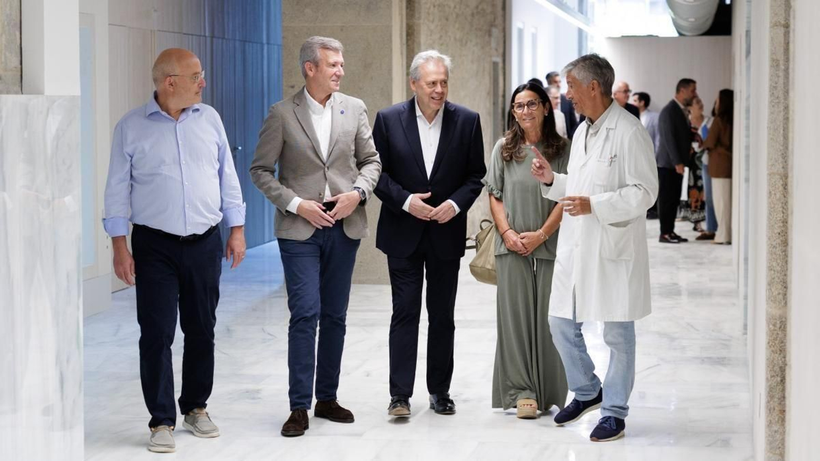 Alfonso Rueda, durante su visita a las obras del centro de salud de Conxo, en Santiago de Compostela.