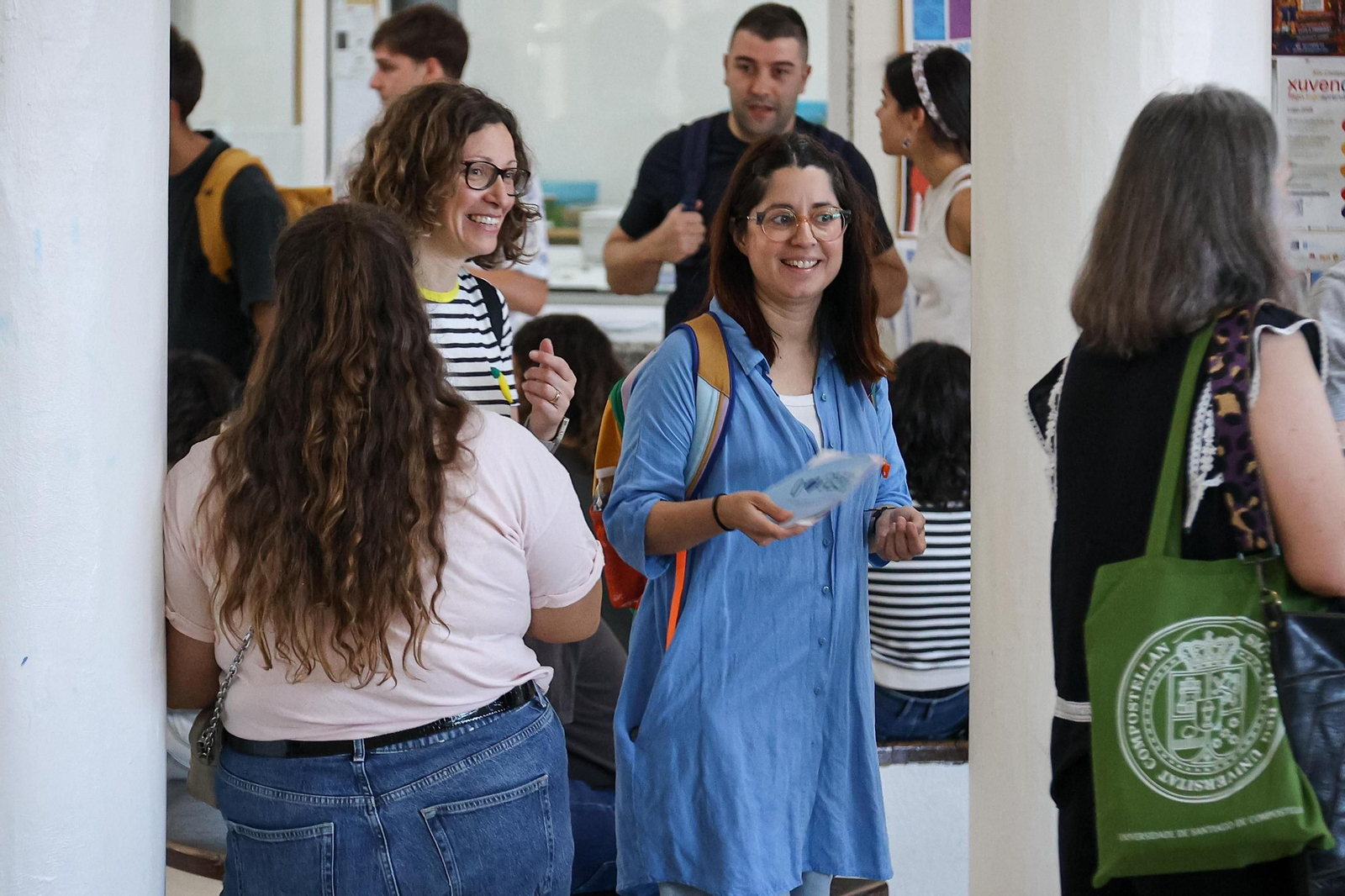 Galería | Más de 2.000 personas buscan plaza en las oposiciones de Educación en Vigo