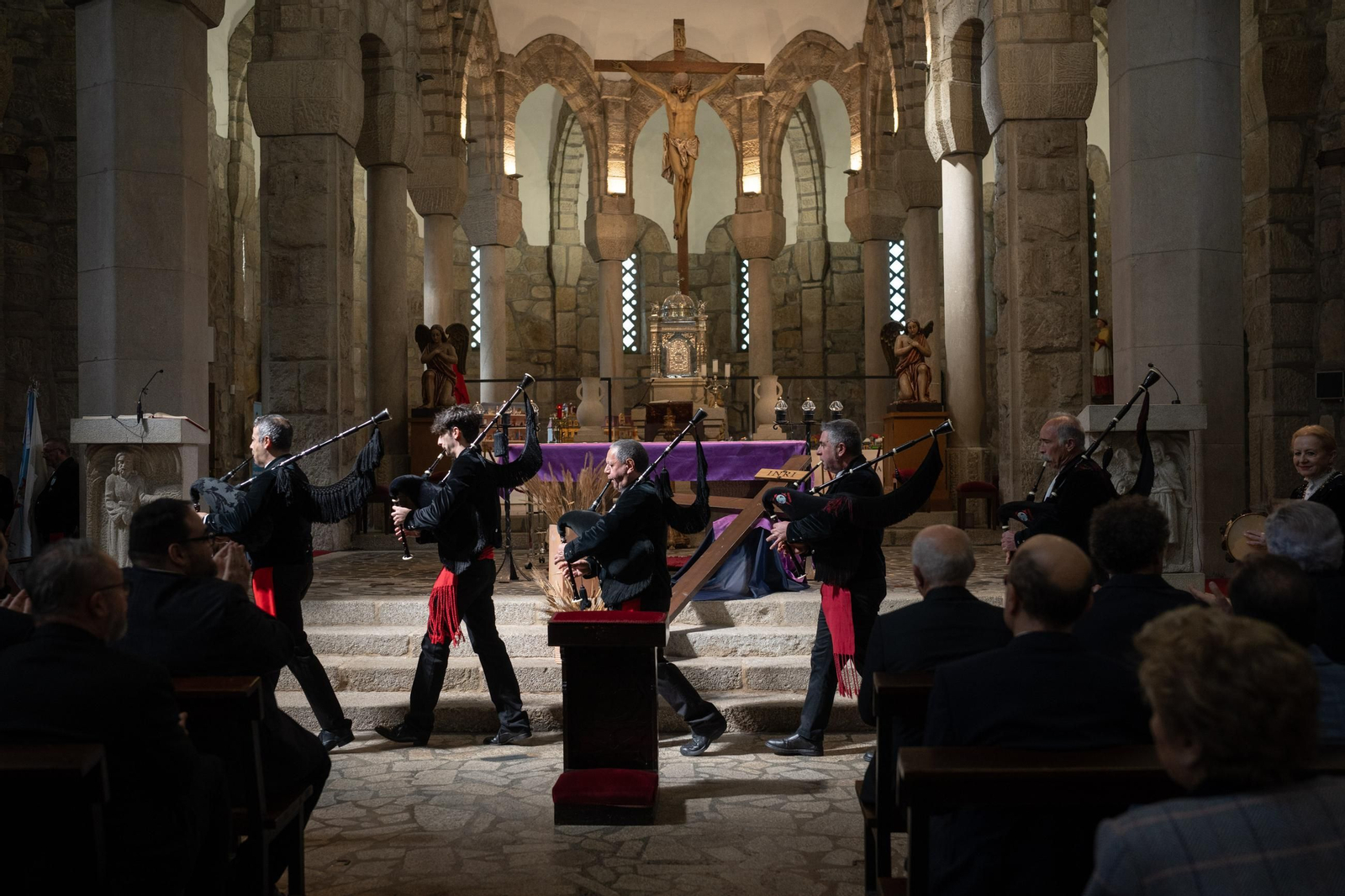 Galería | Pregón de Xosé Ramón Gayoso en la Santa Cruz de Carballiño