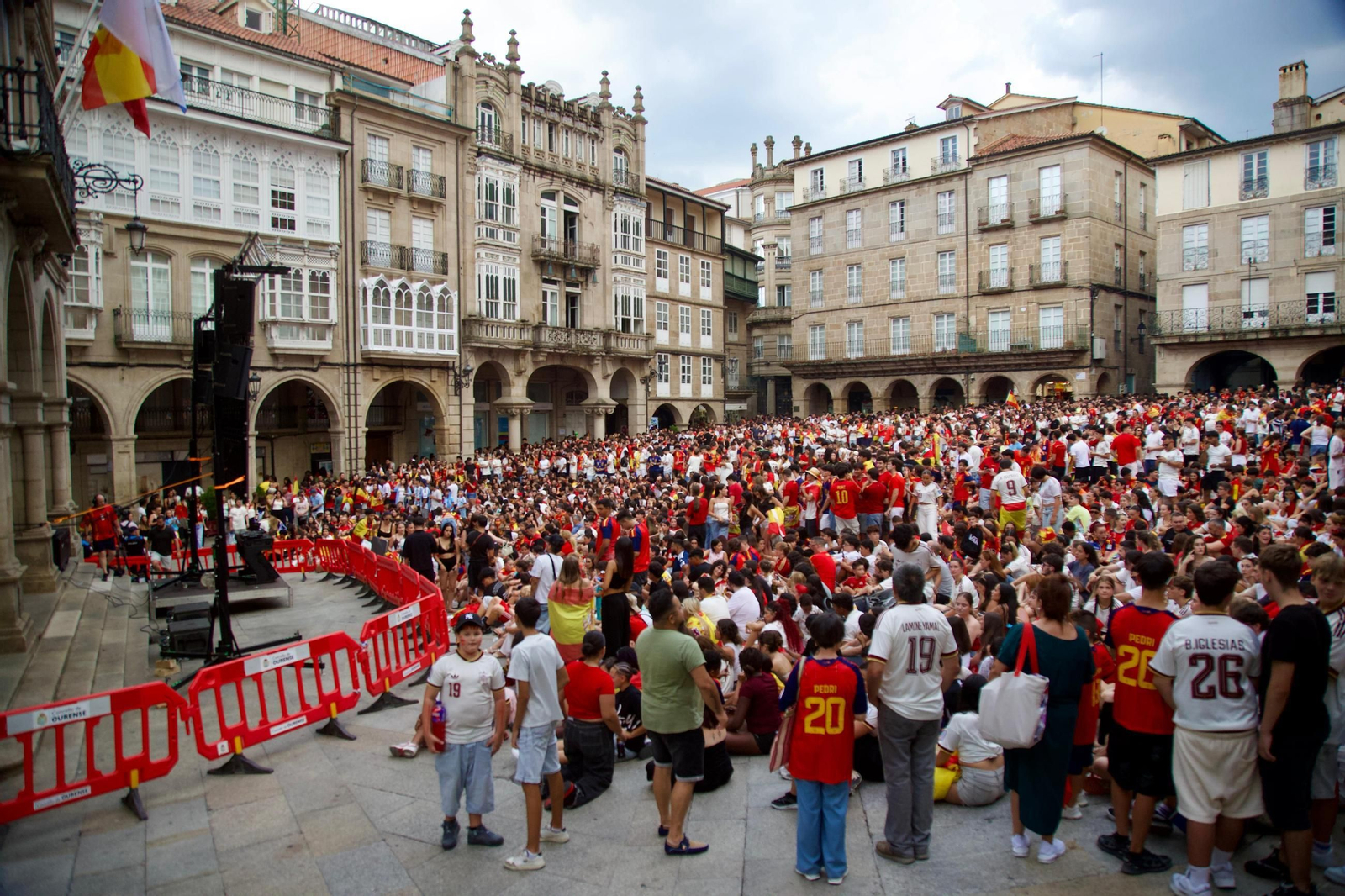 Galería | La provincia de Ourense se tiñe de rojo para apoyar a España en la final del Mundial