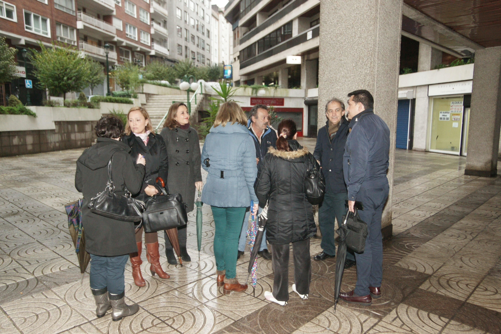 Chema Figueroa y Elena Muñoz, ayer en el lugar del suceso.