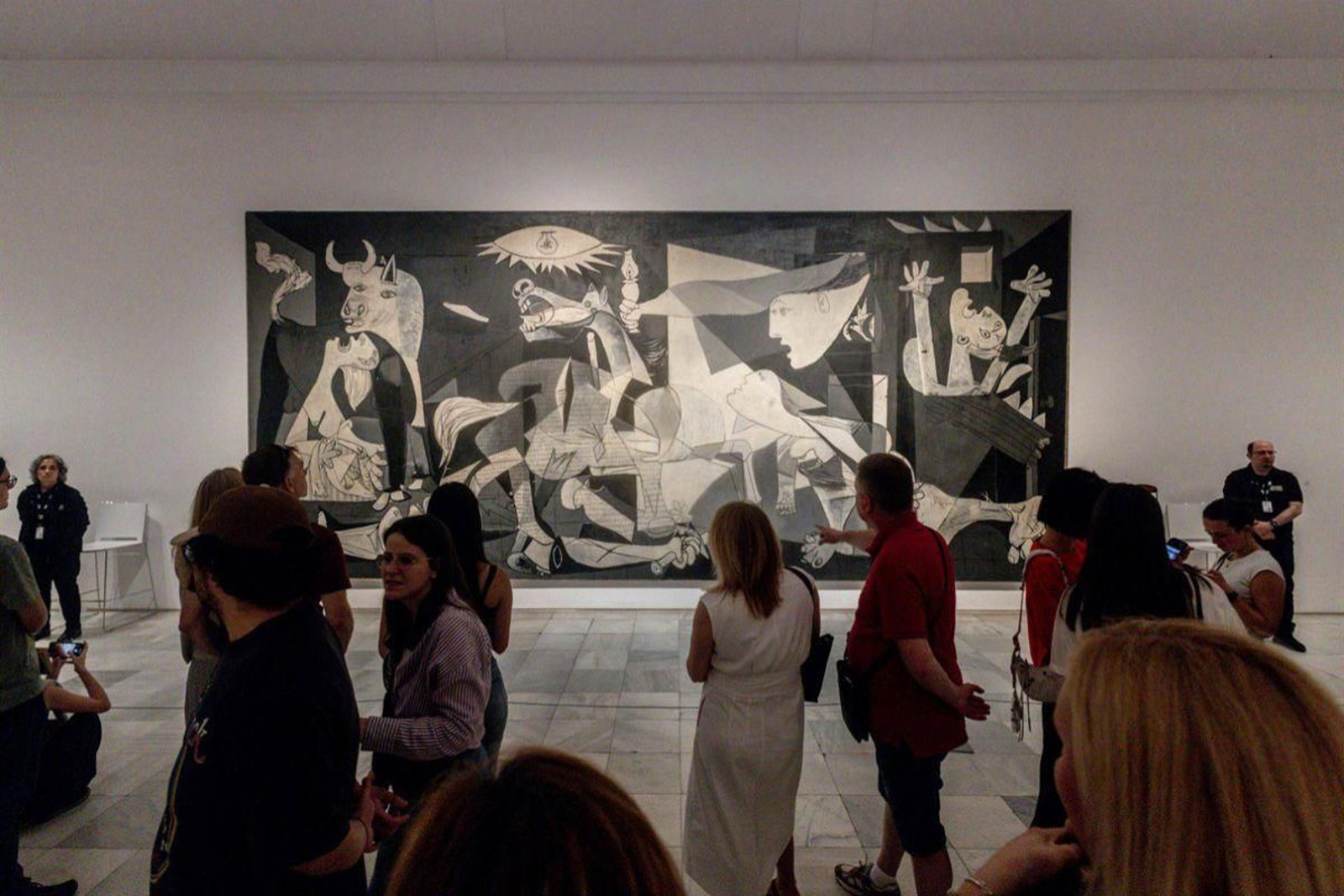 El “Guernica” de Pablo Picasso se exhibe en el Museo Reina Sofía desde el 26 de julio de 1992.