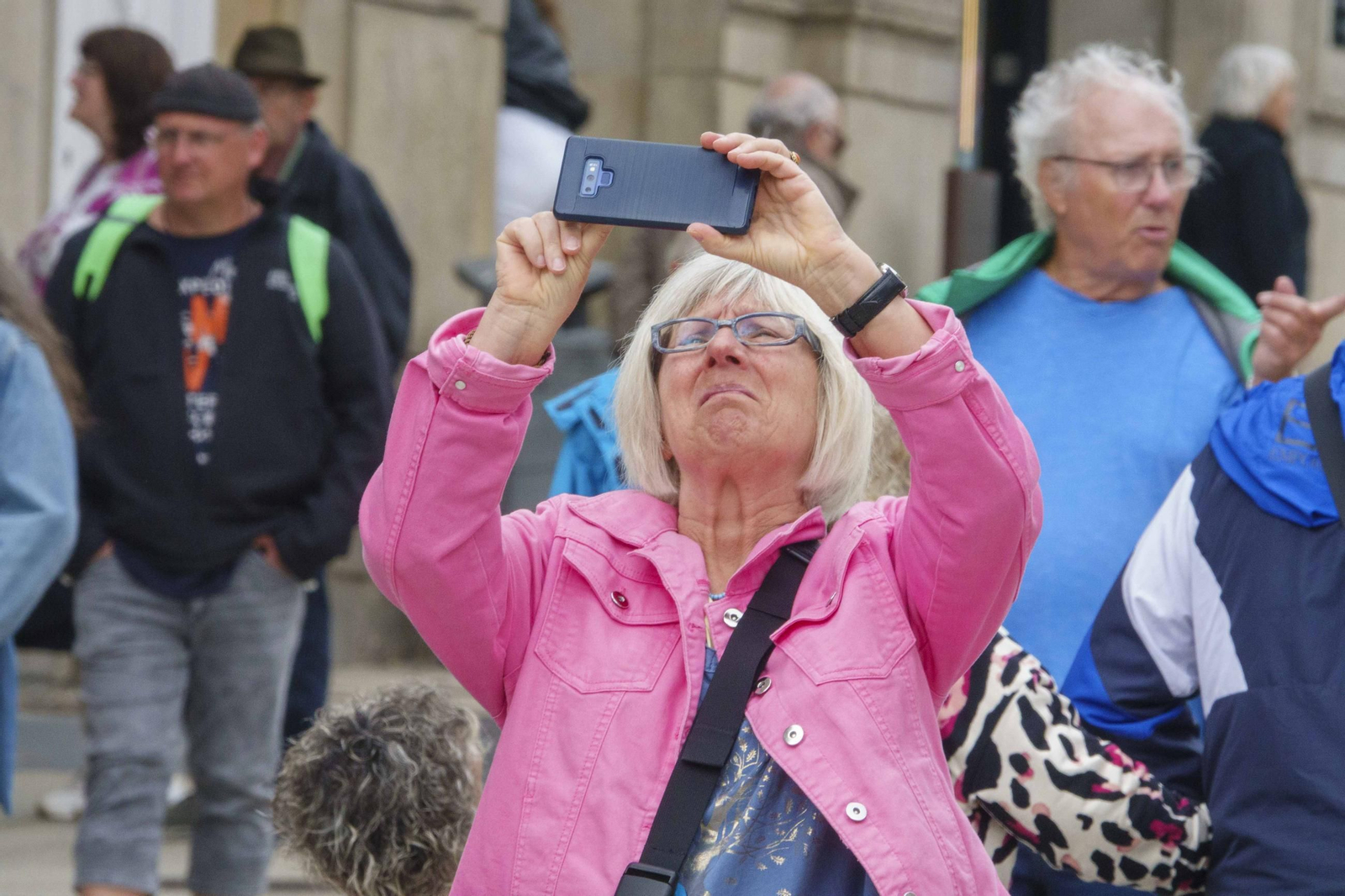 Cruceristas del "Aida", ayer en el centro de Vigo.