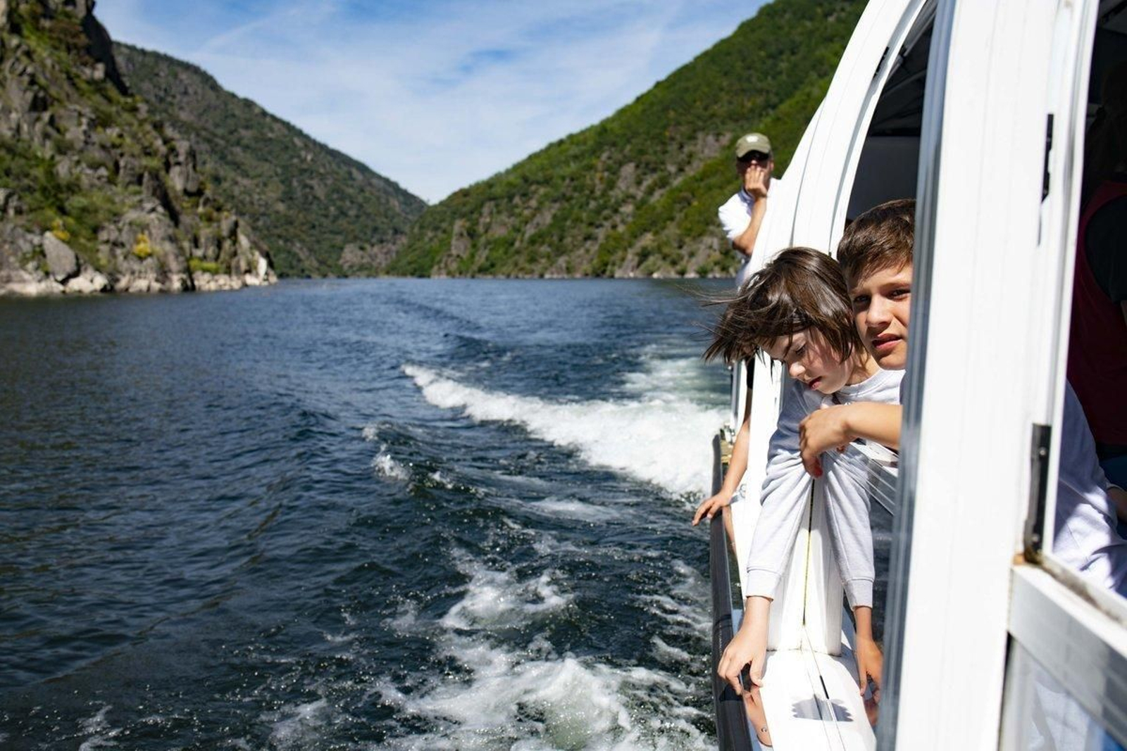 Jornada lúdica en la Ribeira Sacra de los colegios San Salvador de Arnoia y Concepción Arenal de Ourense.