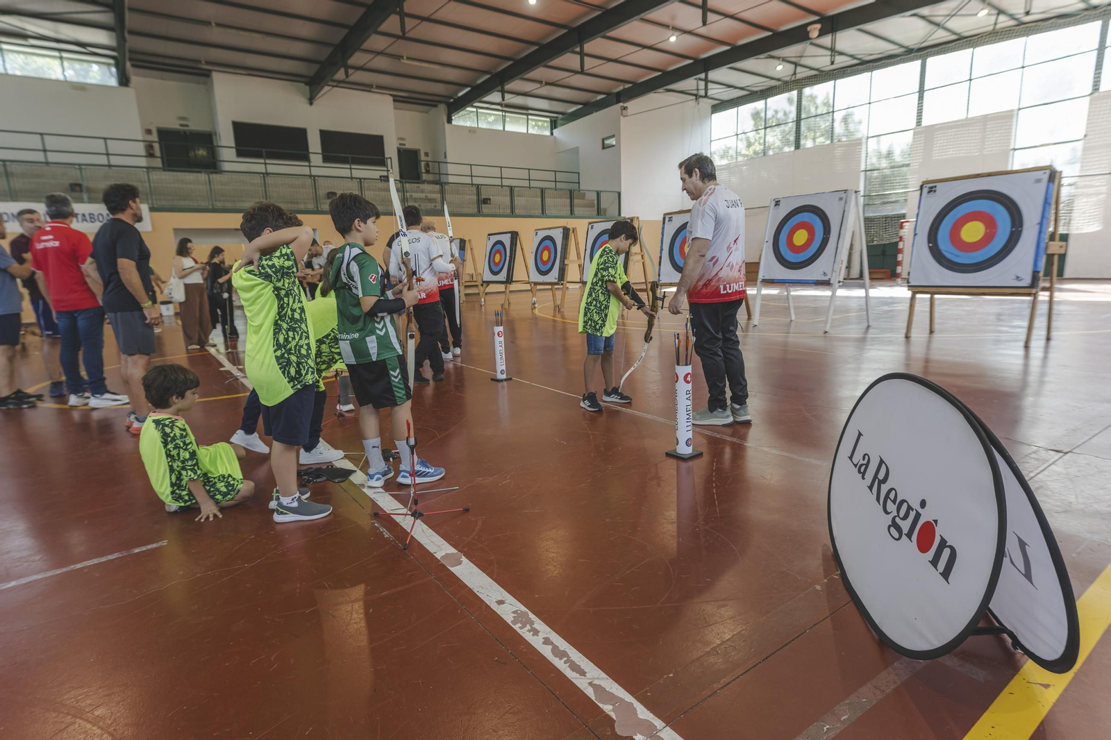Una jornada llenas de arcos y flechas junto a +Deporte La Región