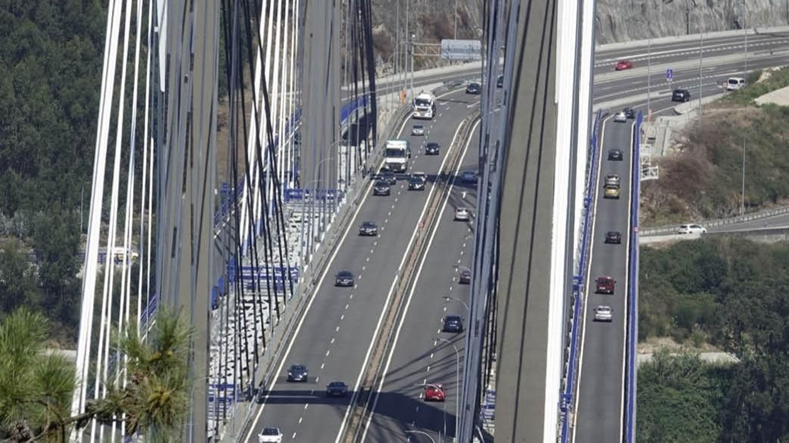 Tráfico en el puente de Rande, ampliado.