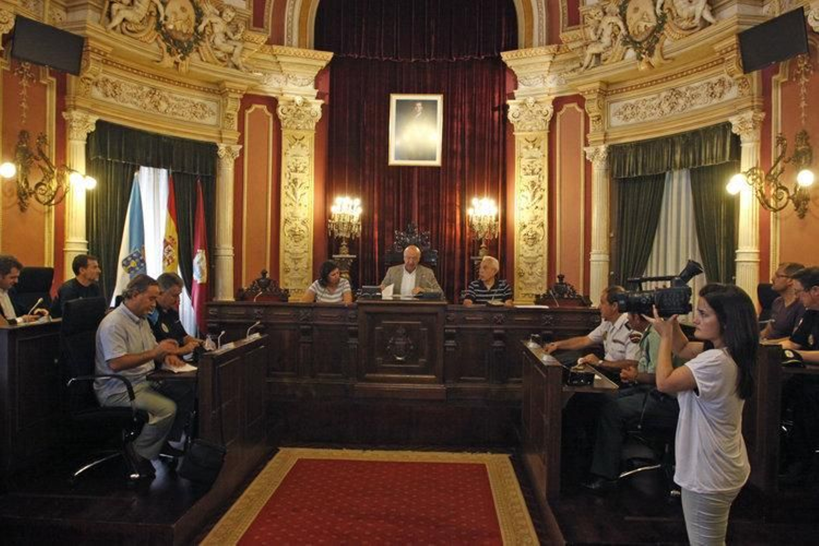 La junta local de Protección Civil, en la imagen, se constituyó ayer en el salón de plenos (MARCOS ATRIO)