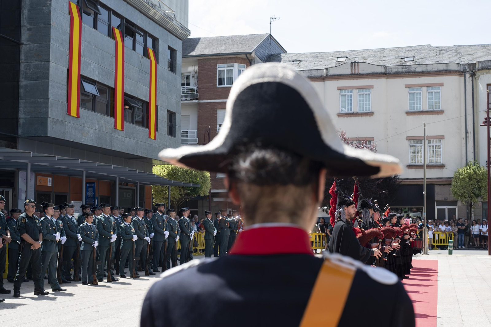 Galería | O Barco de Valdeorras se vuelca con el 182 aniversario de la Guardia Civil