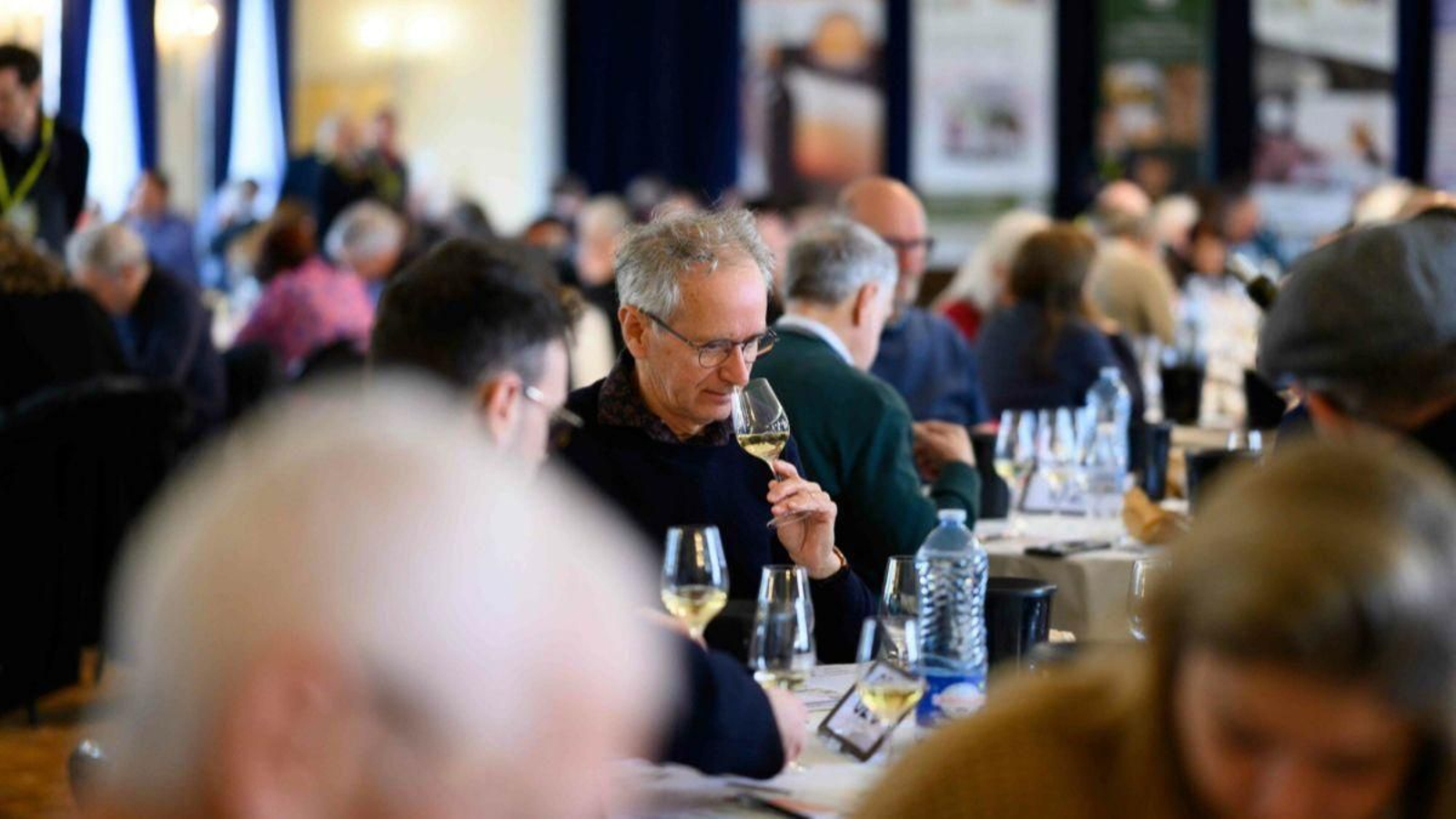 Miembros del jurado durante una de las sesiones de cata.