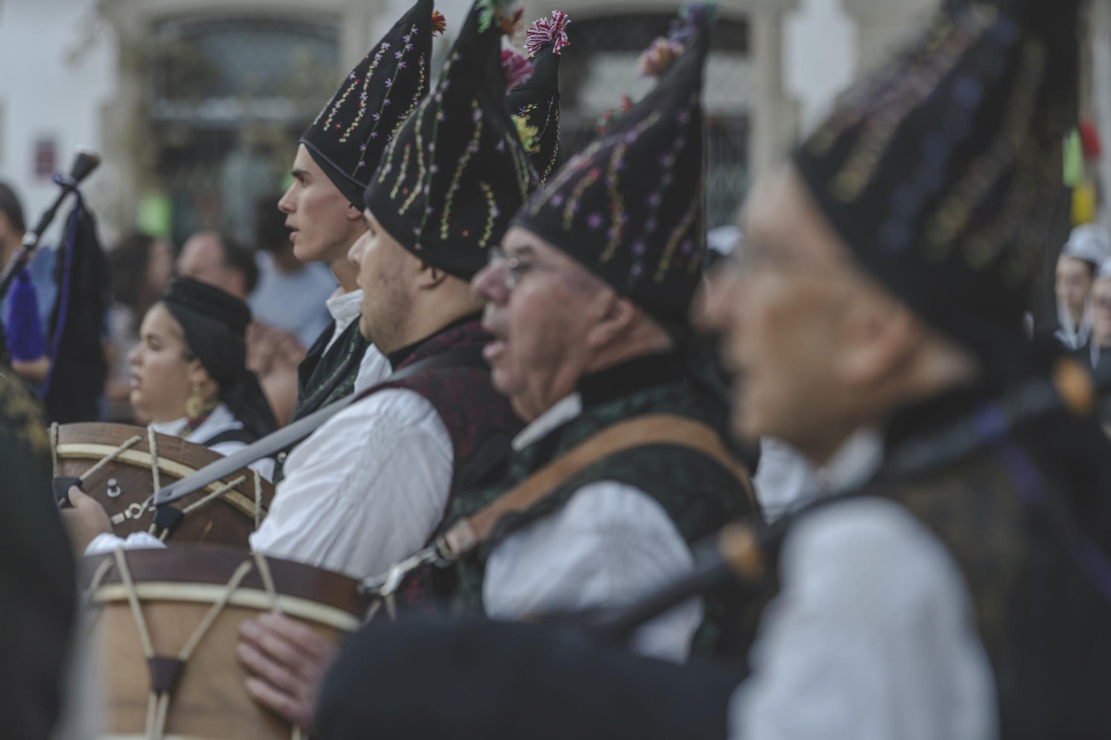Galería |  Lembranza Ibérica llenó de música las calles de Celanova