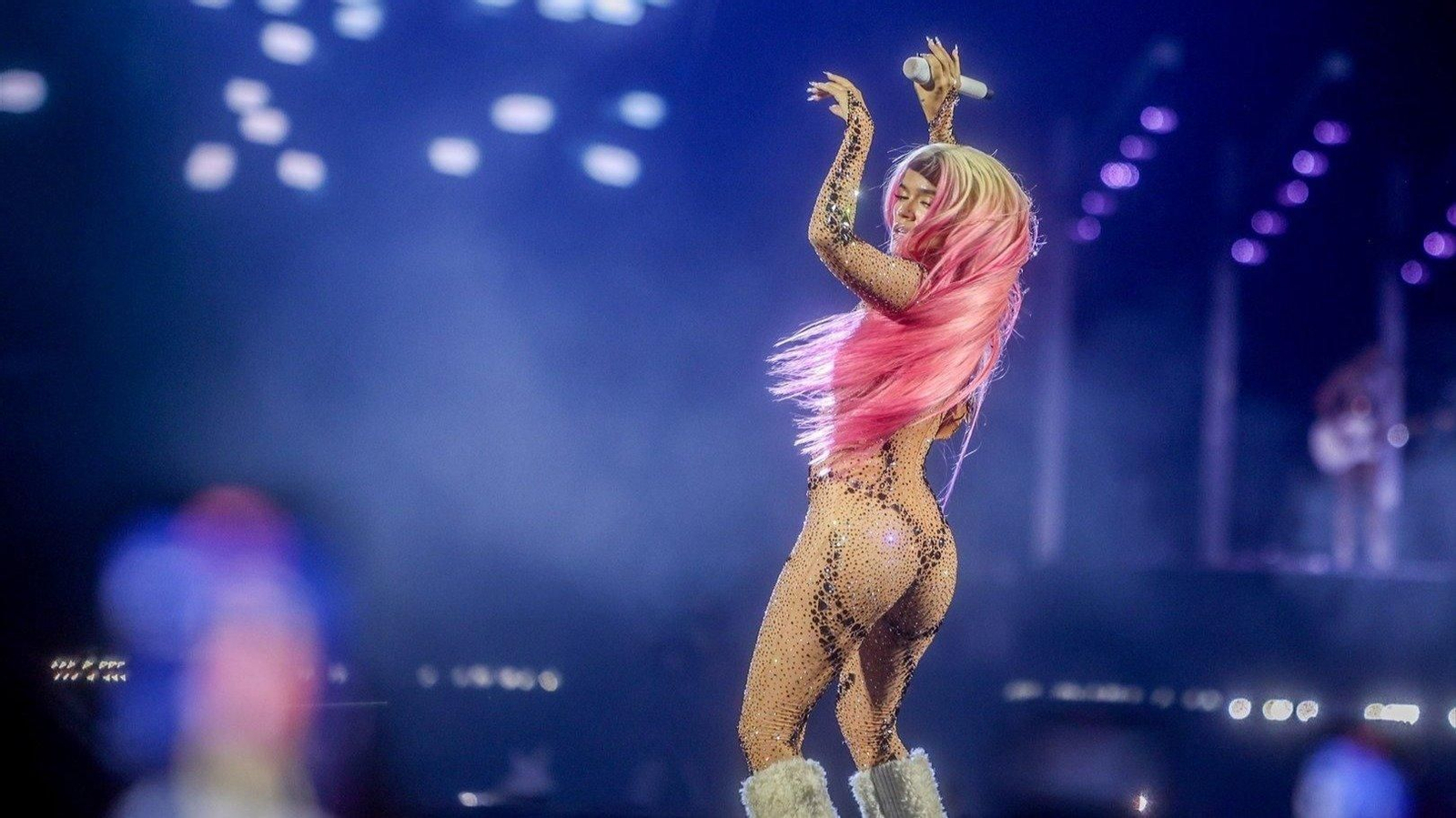 La cantante Karol G, durante una actuación, en el Santiago Bernabéu, a 20 de julio de 2024, en Madrid. // E.P.