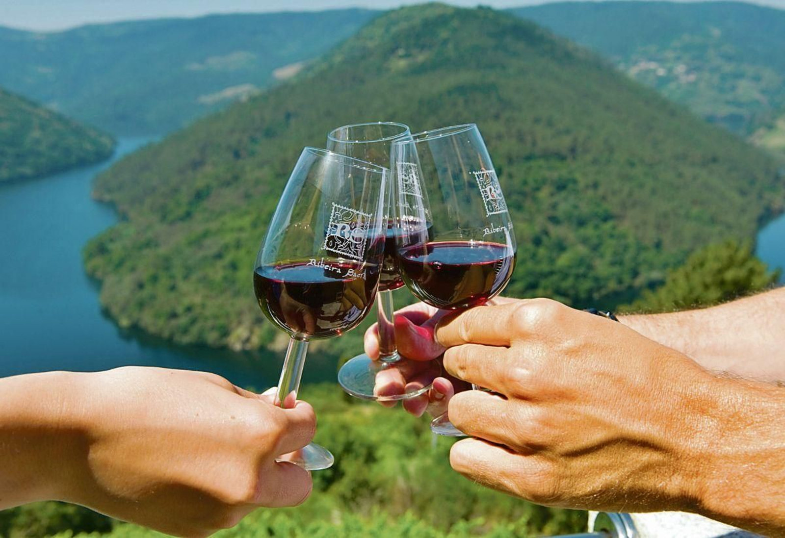 As Rutas dos Viños fomentan o enoturismo e relacionan a actividade vitivinícola co patrimonio da zona.