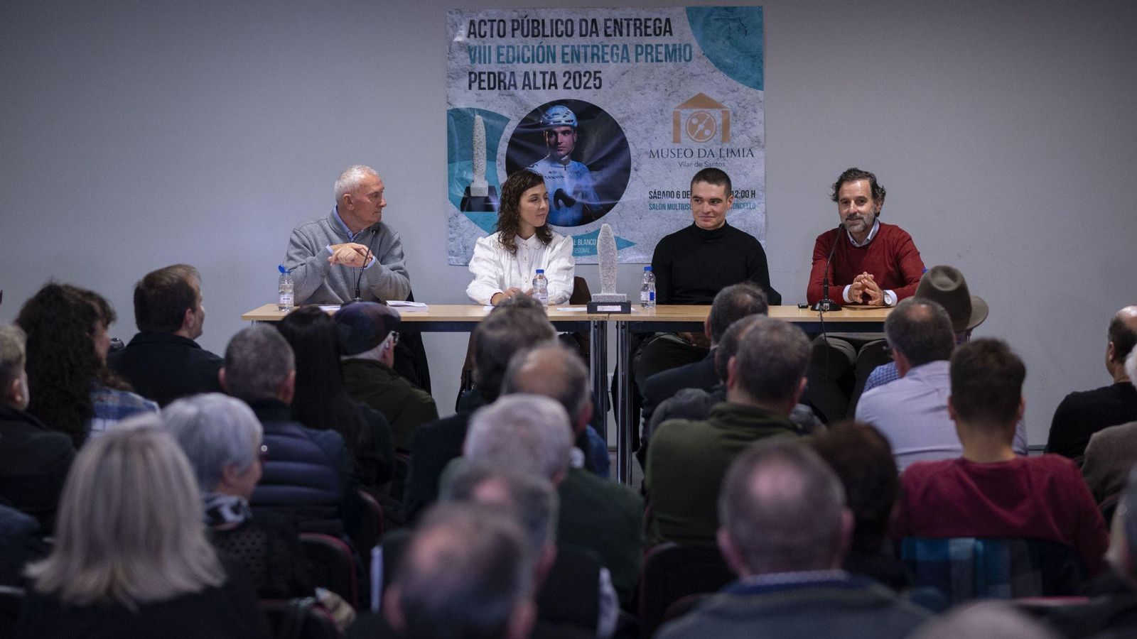 Delfín Caseiro, Mercedes Veites, Carlos Canal e Ezequiel Mosquera, durante o acto de entrega do Pedra Alta.