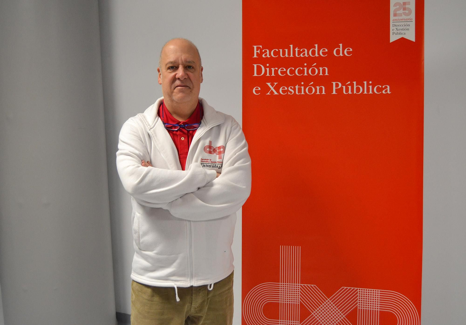 El decano de  la Facultade de Dirección e Xestión Pública, Enrique Varela.