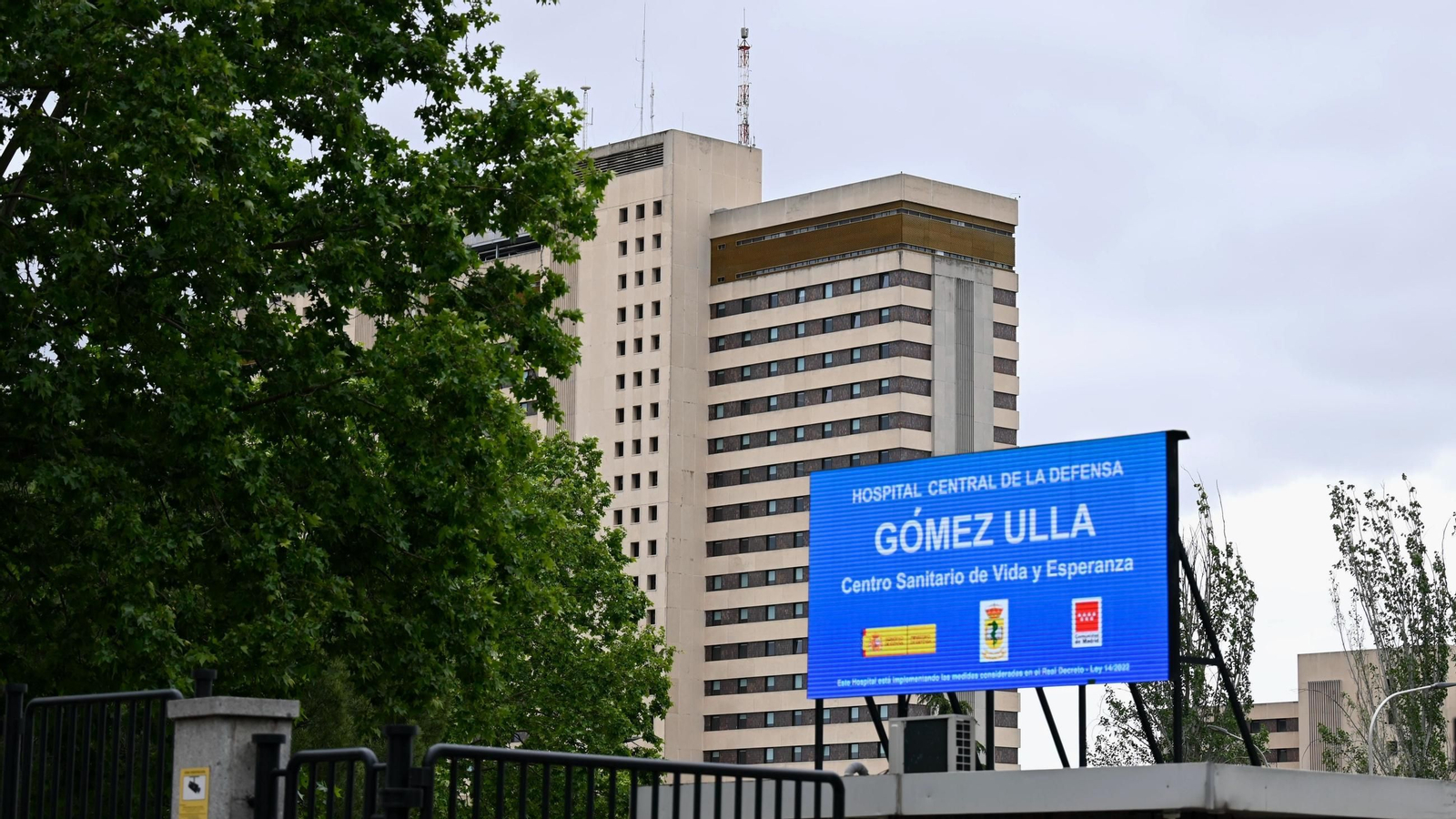 Entrada posterior del Hospital Central de la Defensa Gómez Ulla.